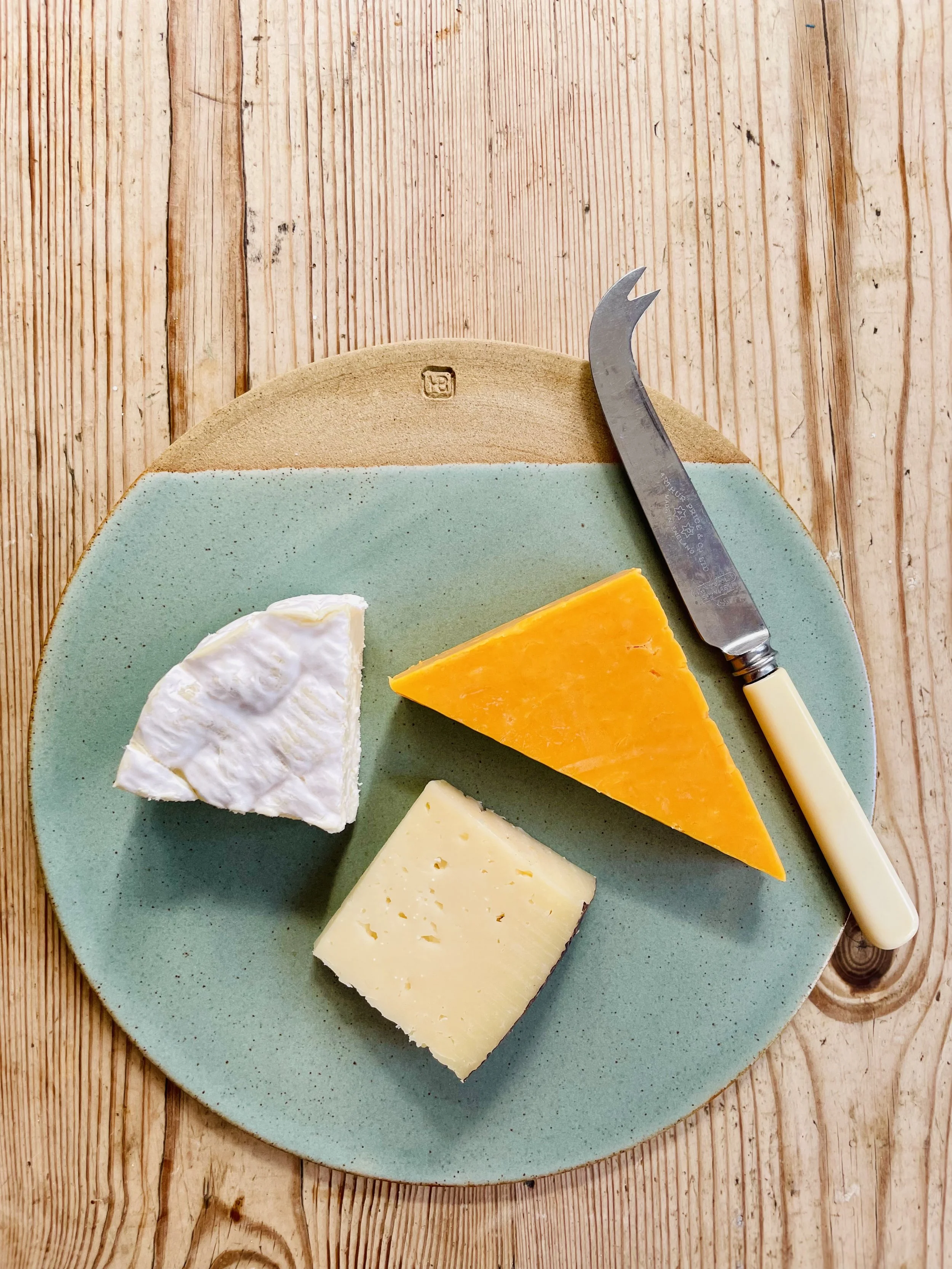 Stoneware cheese plate glazed in celadon 2