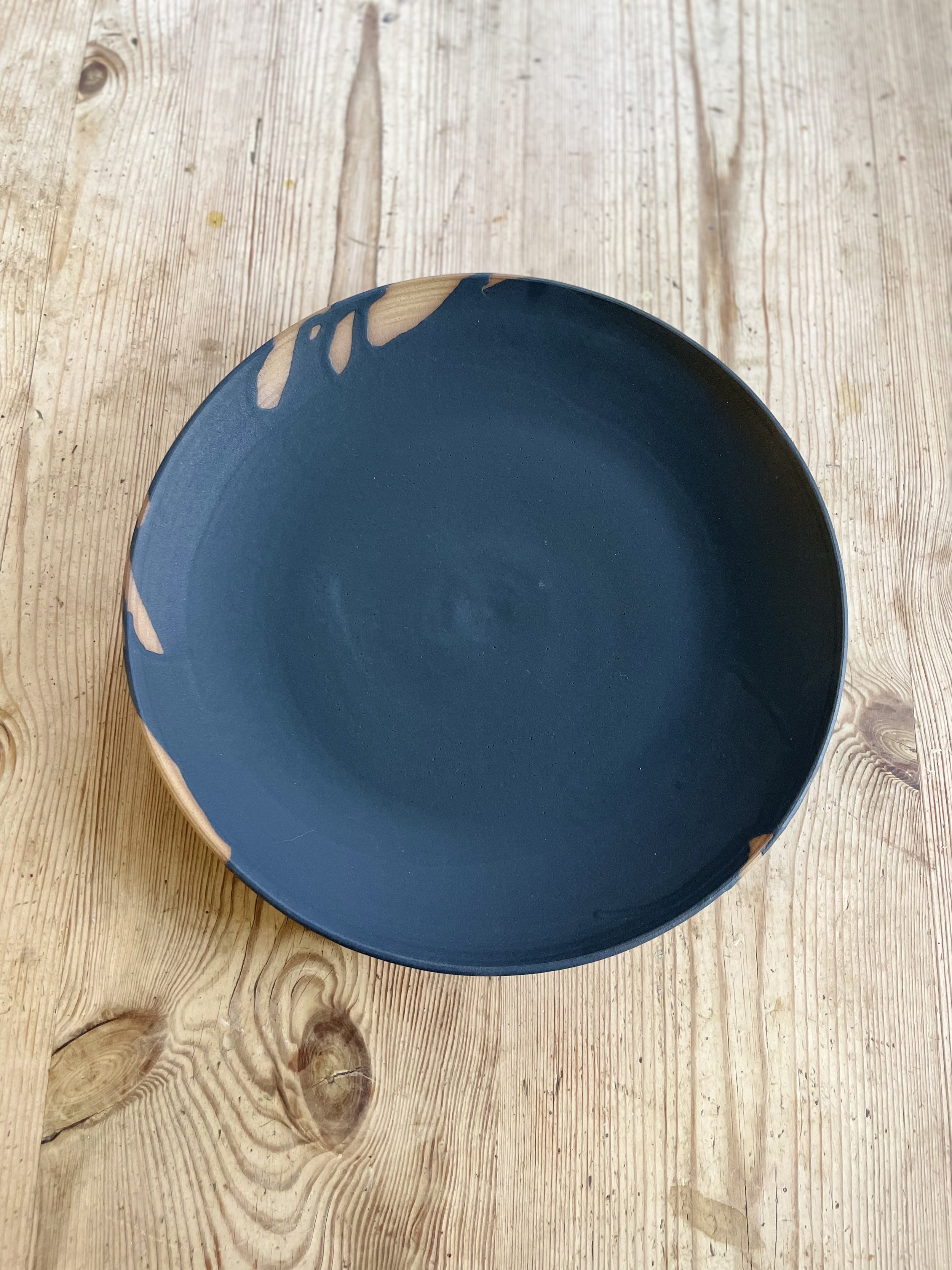 Stoneware shallow bowl glazed in charcoal 3