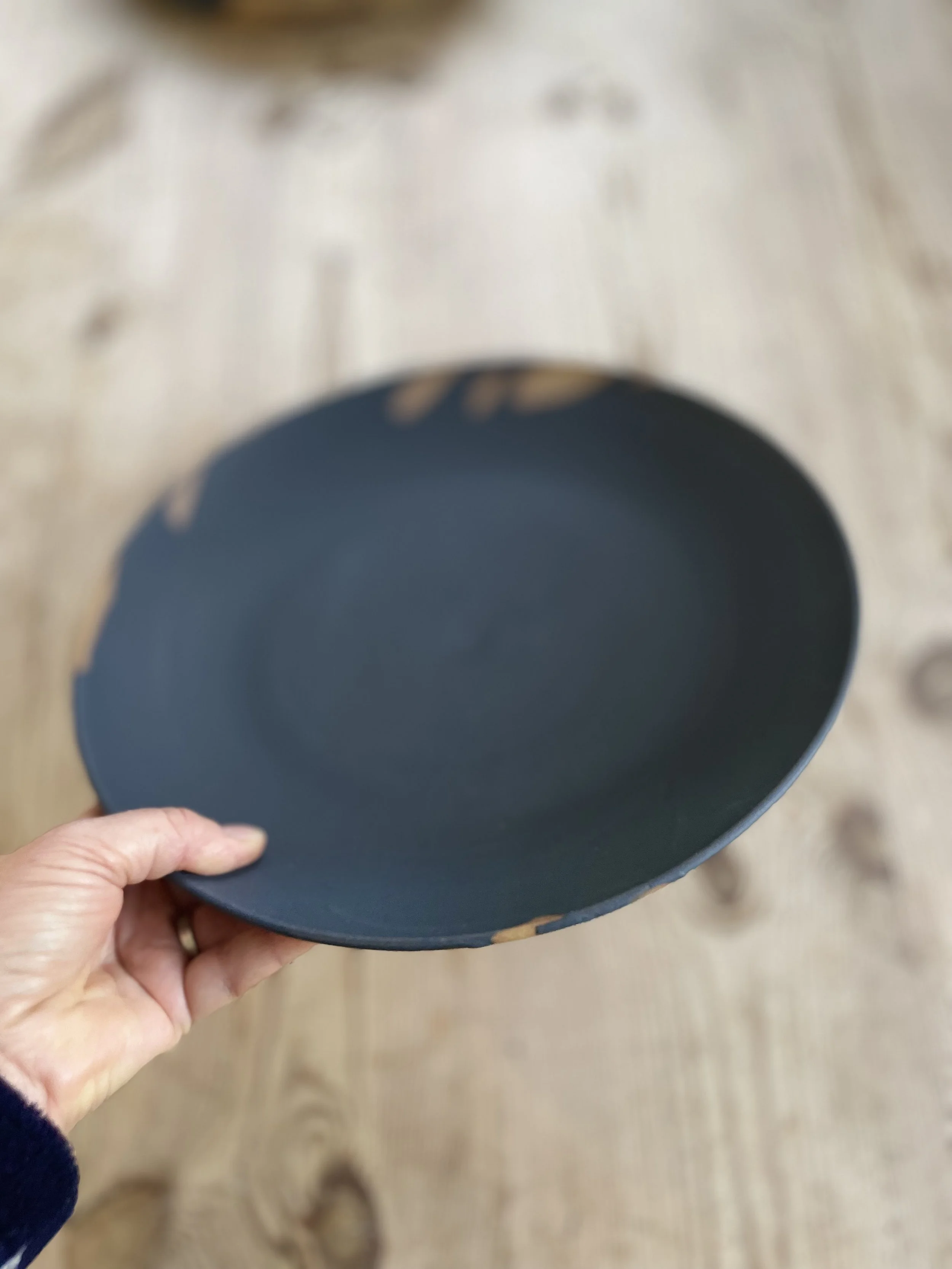 Stoneware shallow bowl glazed in charcoal 5