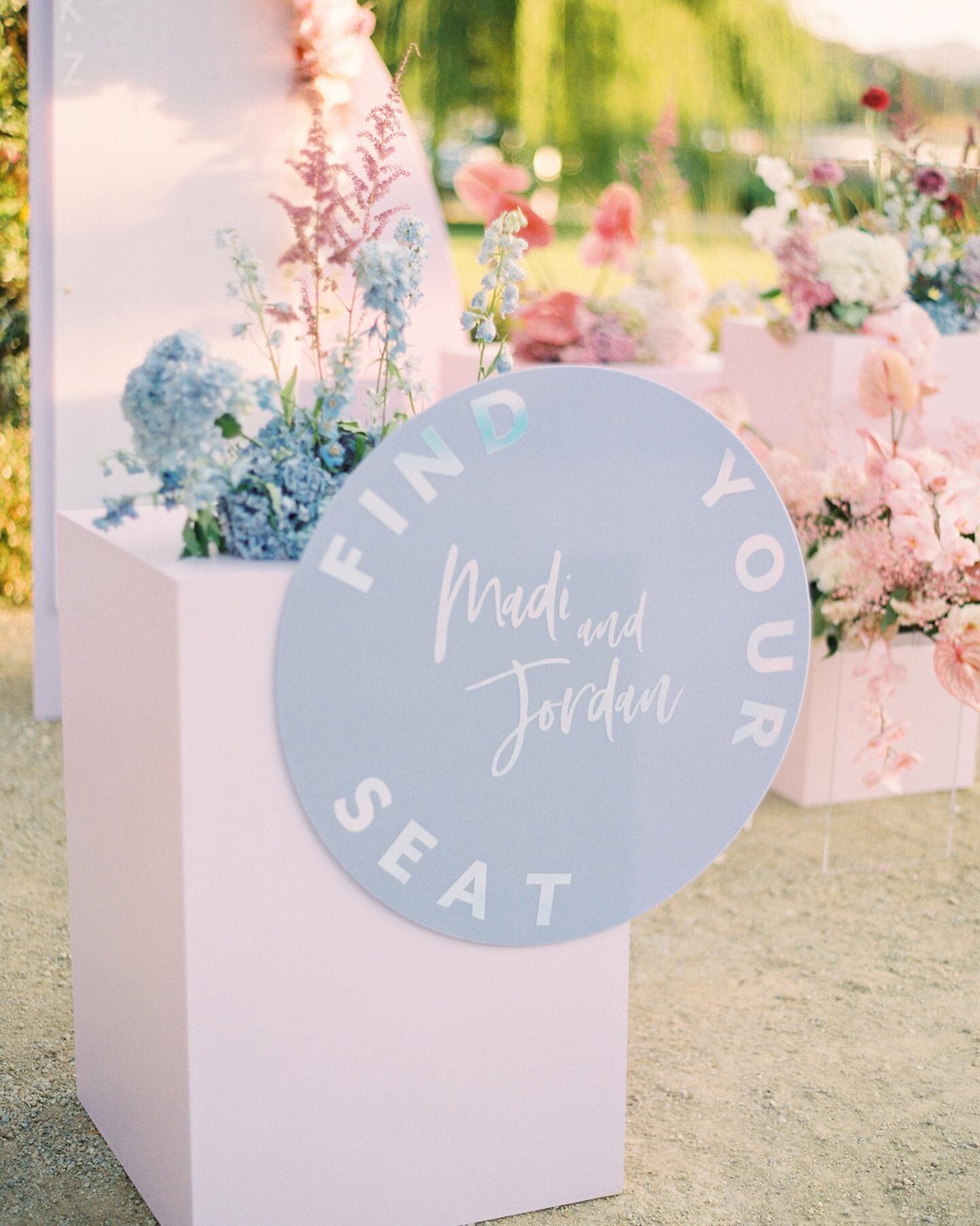 Heading to LA tomorrow for a wedding with @brookenicoleevents! 💫 The signage we created for this weekend reminds us of Madi + Jordan&rsquo;s wedding pictured here - full of color, iridescent acrylic and fun shapes! We can&rsquo;t wait to show it all