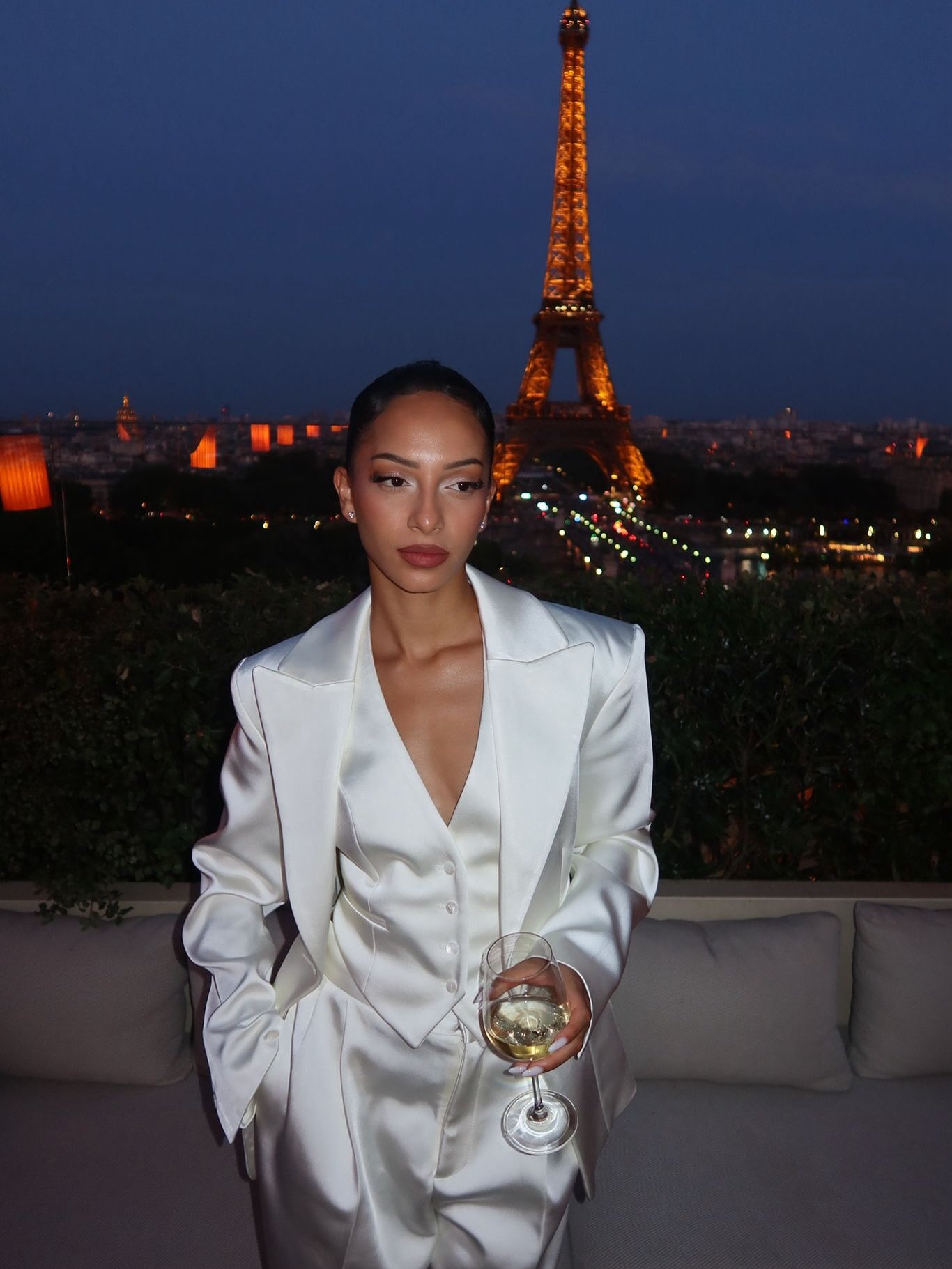 Paris is so much more Paris when @tartecosmetics makes an event like this ✨💅🏻