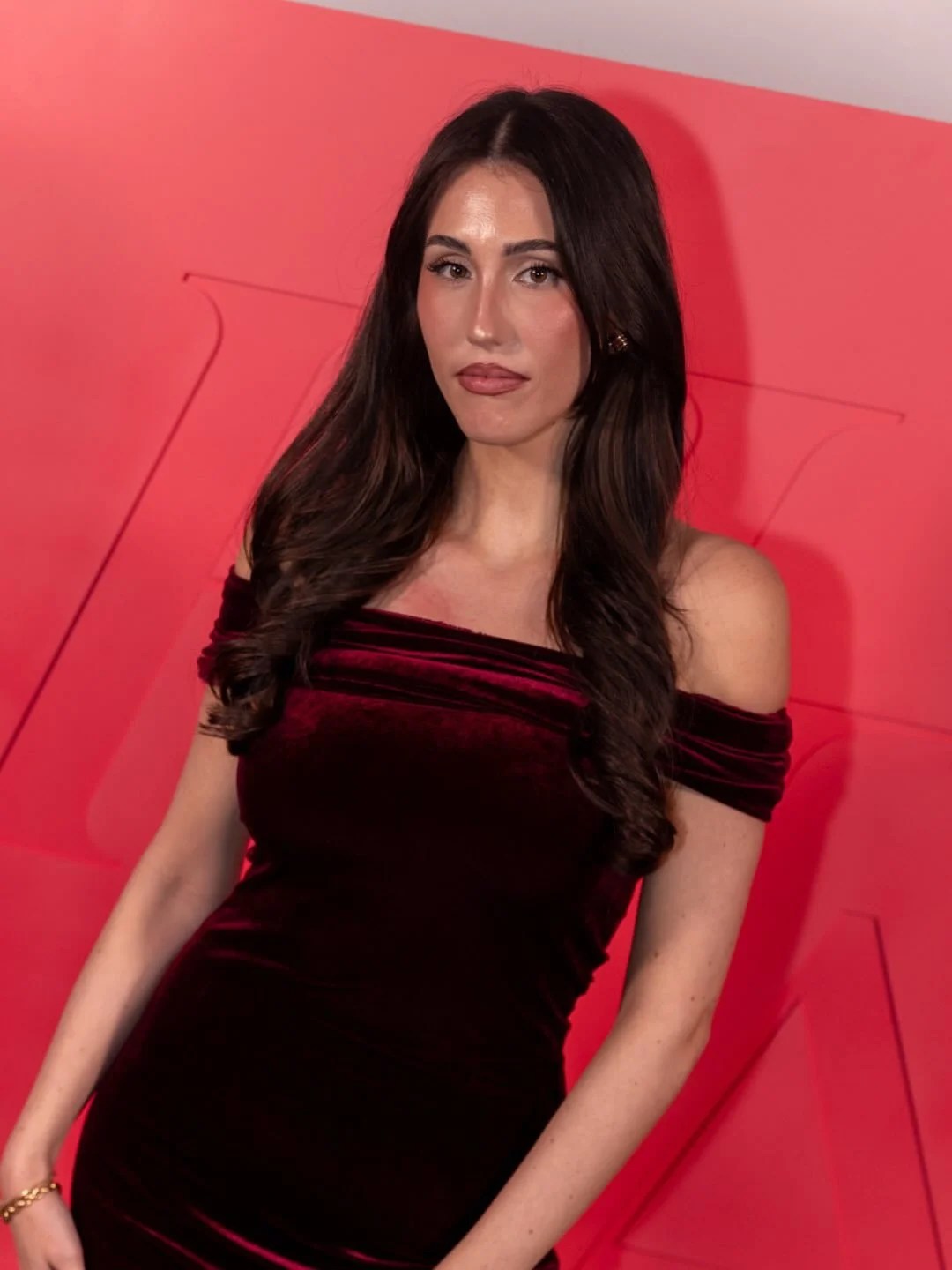 Girl what!!! Incre&iacute;ble la cena de anoche con @hudabeauty , we literally ate 🍽️
w/ @annaayorinde @cintia.makeuupp @dannnielax @byelenaperez @janaquiles @lisalioz @pawglina @rocioaggv