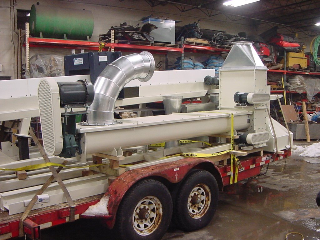 (1b) - Close up view of trailer loaded with equipment.JPG