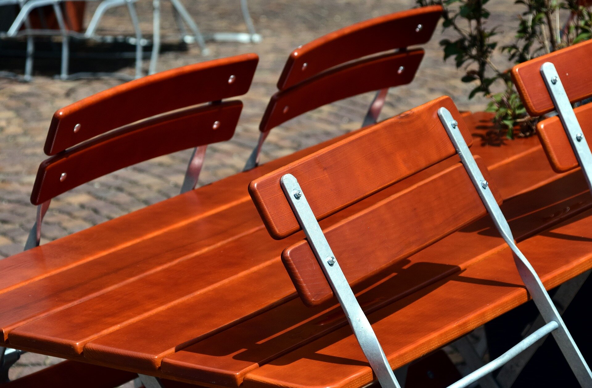 chairs-2466036_1920.jpg