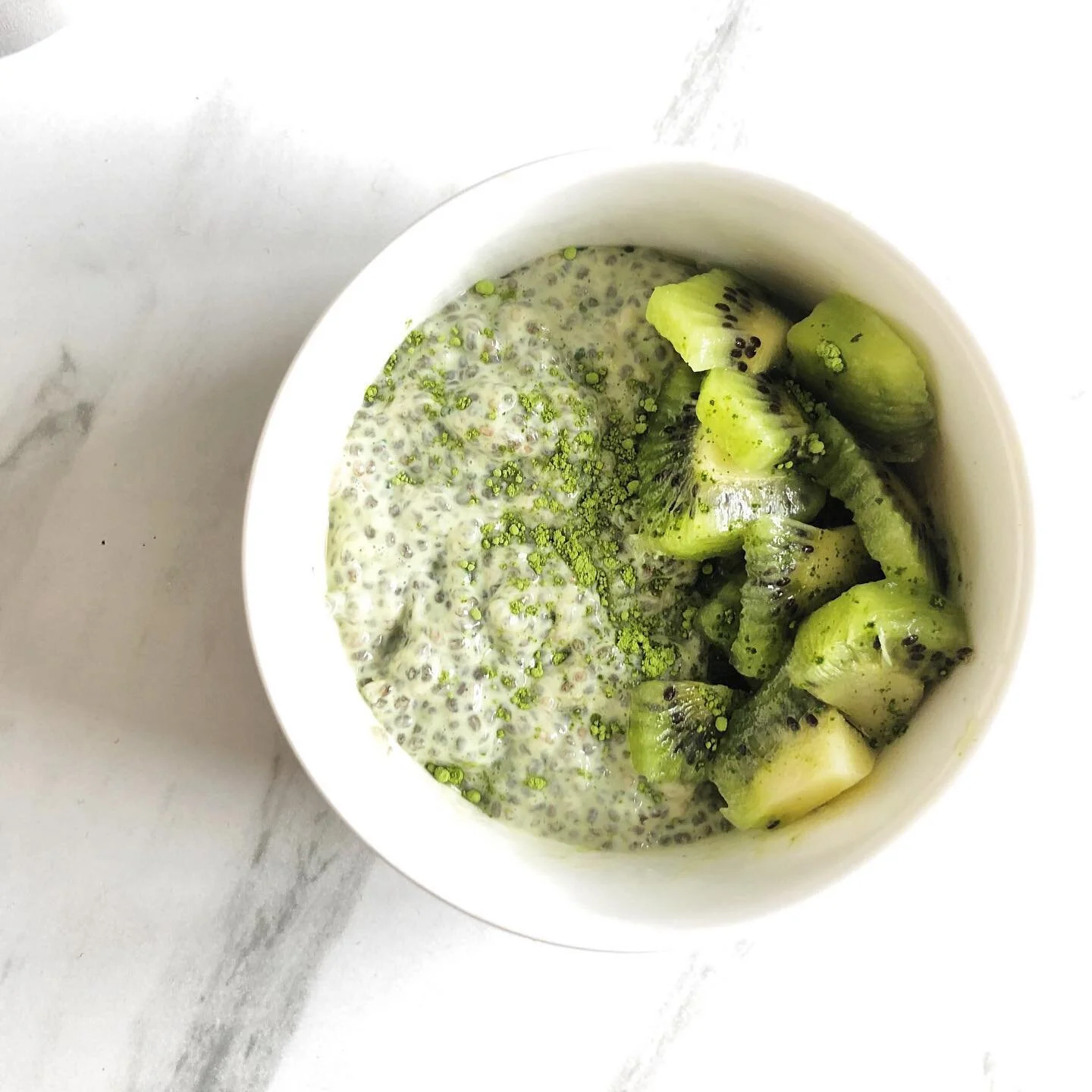 Okay so we already know chia pudding has become my new favorite snack 

It truly does the job. It&rsquo;s an amazing source of plant-based 🌱 protein, has a combination of macronutrients to keep you satisfied, energized, and nourished. It&rsquo;s qui