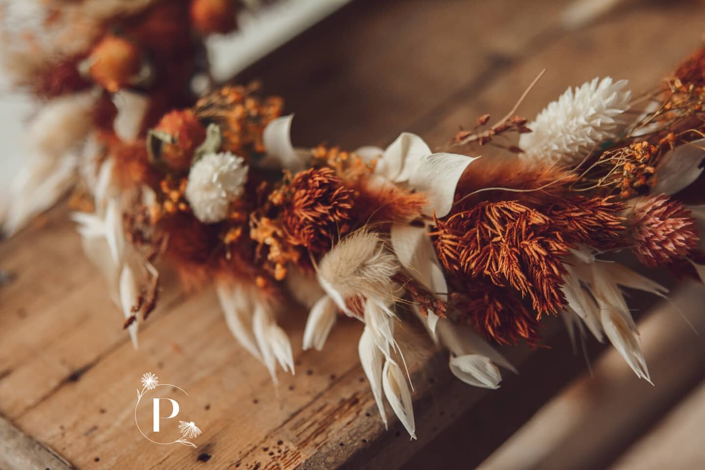 🧡🦊🍂🍊🔥
#orangevibes 
#floweraccessories 
Pic by @photography.by.patty