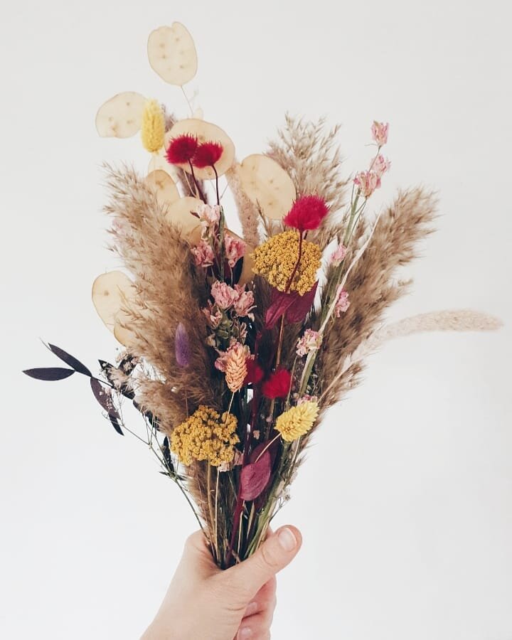 🤗 Happy friday y'all 🌾
#iloveflowers💐
#wildflowerbouquet #droogbloemenboeket 
#droogbloemen
#driedflowers