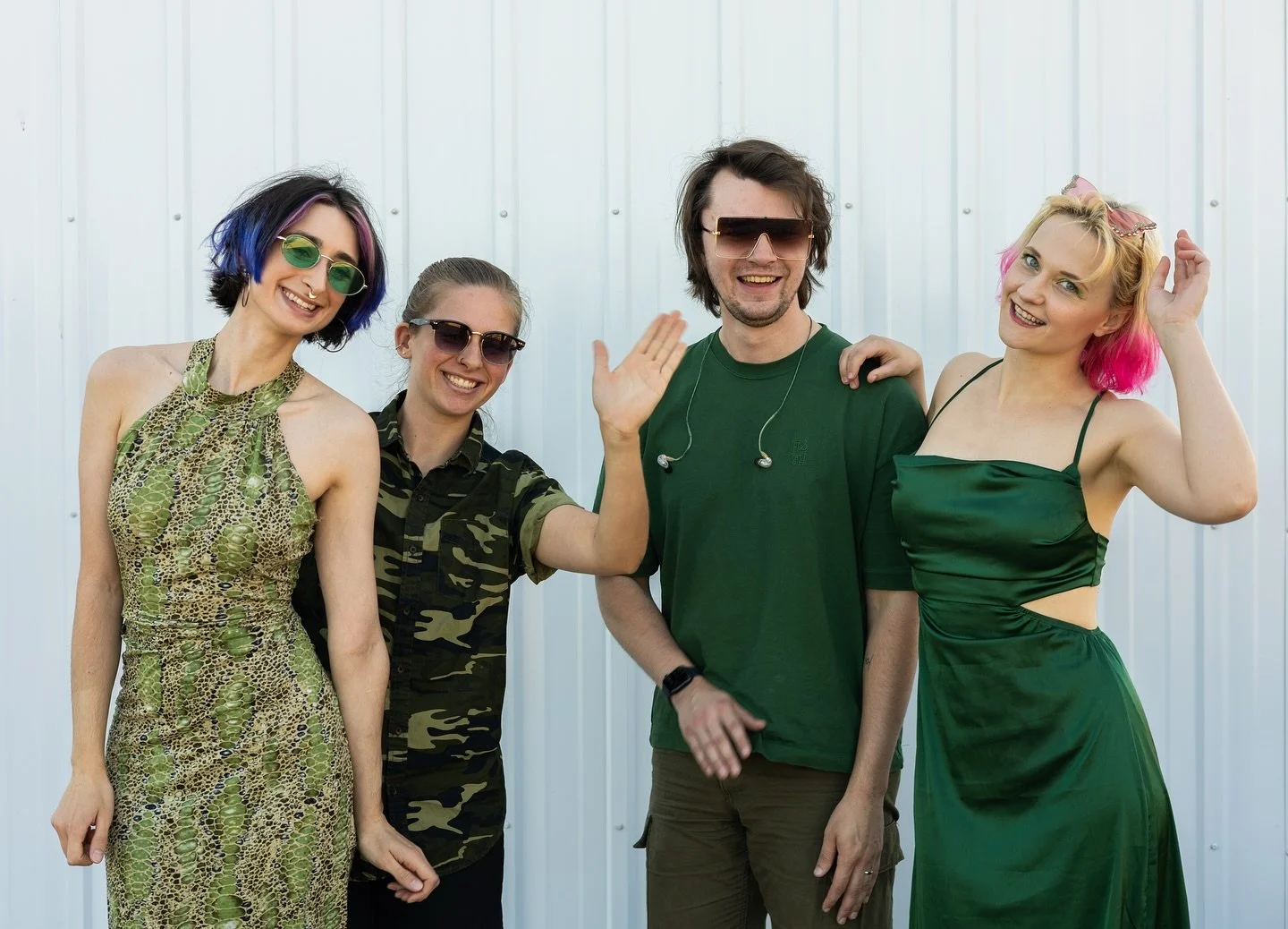 Just poppin&rsquo; in to say hi &amp; that we have 4 great shows this week! 💚

TODAY &bull; Red&rsquo;s Rock N&rsquo; Shore Pub, Algoma &bull; 5-8pm DUO
WEDNESDAY Aug 13 &bull; Waterfront Park, Sister Bay &bull; 6-8pm BAND
THURSDAY Aug 14 &bull; Tit