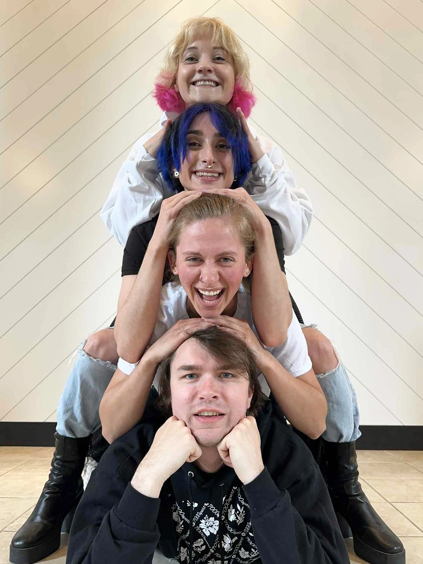 The 7000apart family wants you to to know that this week is the last run of shows for summer! 🤍 We&rsquo;re doing a big summer blow out sale on all merch too! 

LAST SHOWS 
Thursday Aug 28 &bull; Flagstone, Appleton, 8-11:30pm
Friday Aug 29 &bull; S