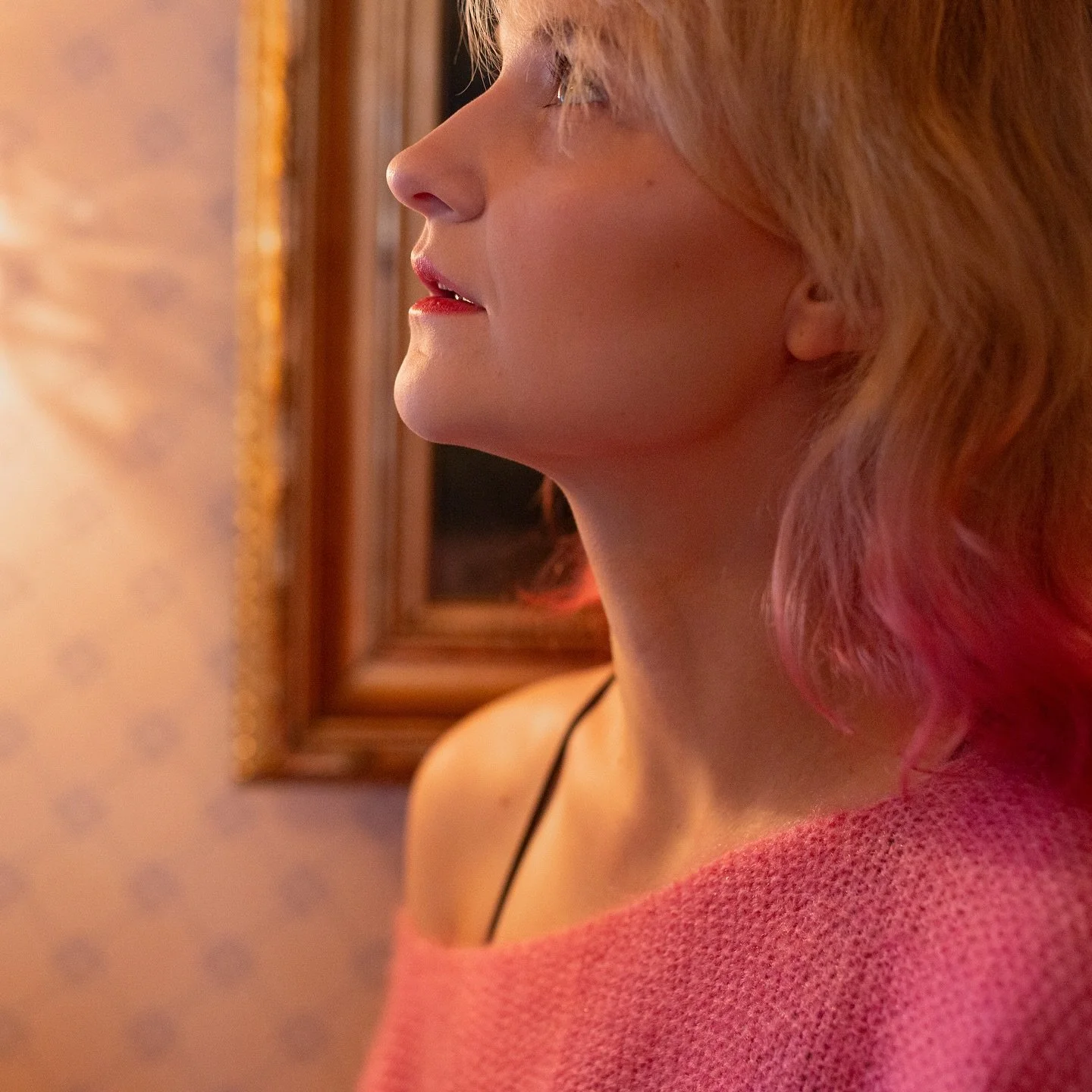 Mona Lisa is the most stripped down &amp; acoustic track on &rdquo;Why do we do what we do?&rdquo;. A song about other people&rsquo;s expectations, your own growth &amp; being at peace with who you are. 🤍

As always, let us know what you think &amp;