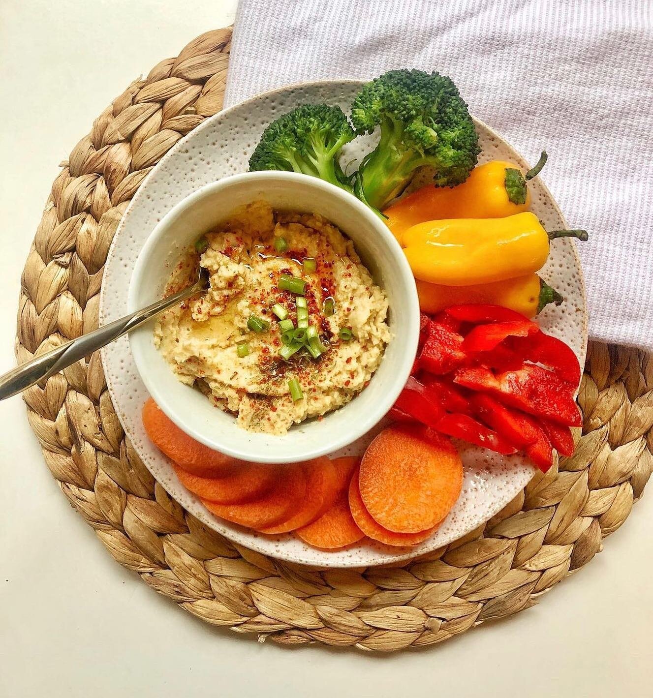 Want to boost your veggie intake? Eat them as snacks! Pictured here is my bowl of homemade hummus (chickpeas, lemon juice, salt and pepper, tahini, paprika), snacking bell peppers, carrots, broccoli &amp; bell peppers! Are you a fan of eating vegetab