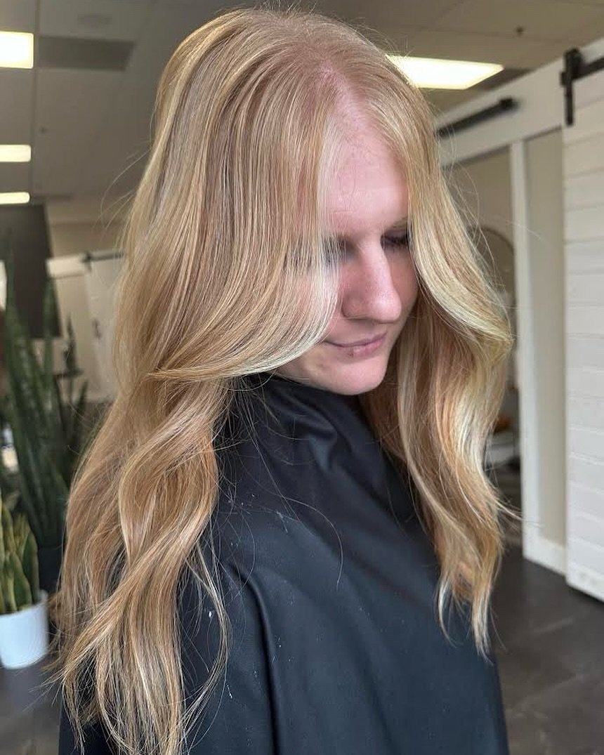 @audreym.artistry says &ldquo;My best advice when it comes to hair is to use hair oil on your ends everyday! Not just any hair oil, a good professional one! &ldquo;

We def have a favorite here at E+E!