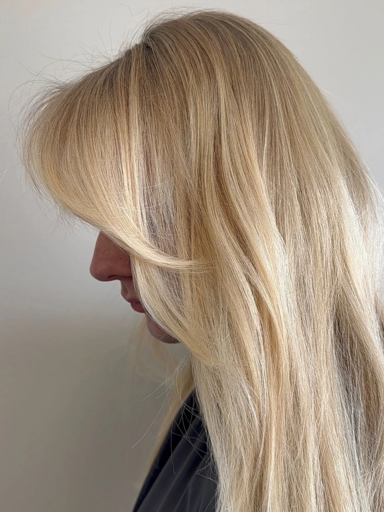 Blonding by @bykennedyhensley ✨

Not only is she insanely talented with color, the hair wash game is REAL!

Like the kind of shampoo that makes you question every life decision and wonder why you ever wash your own hair 😂

The details, the care, the