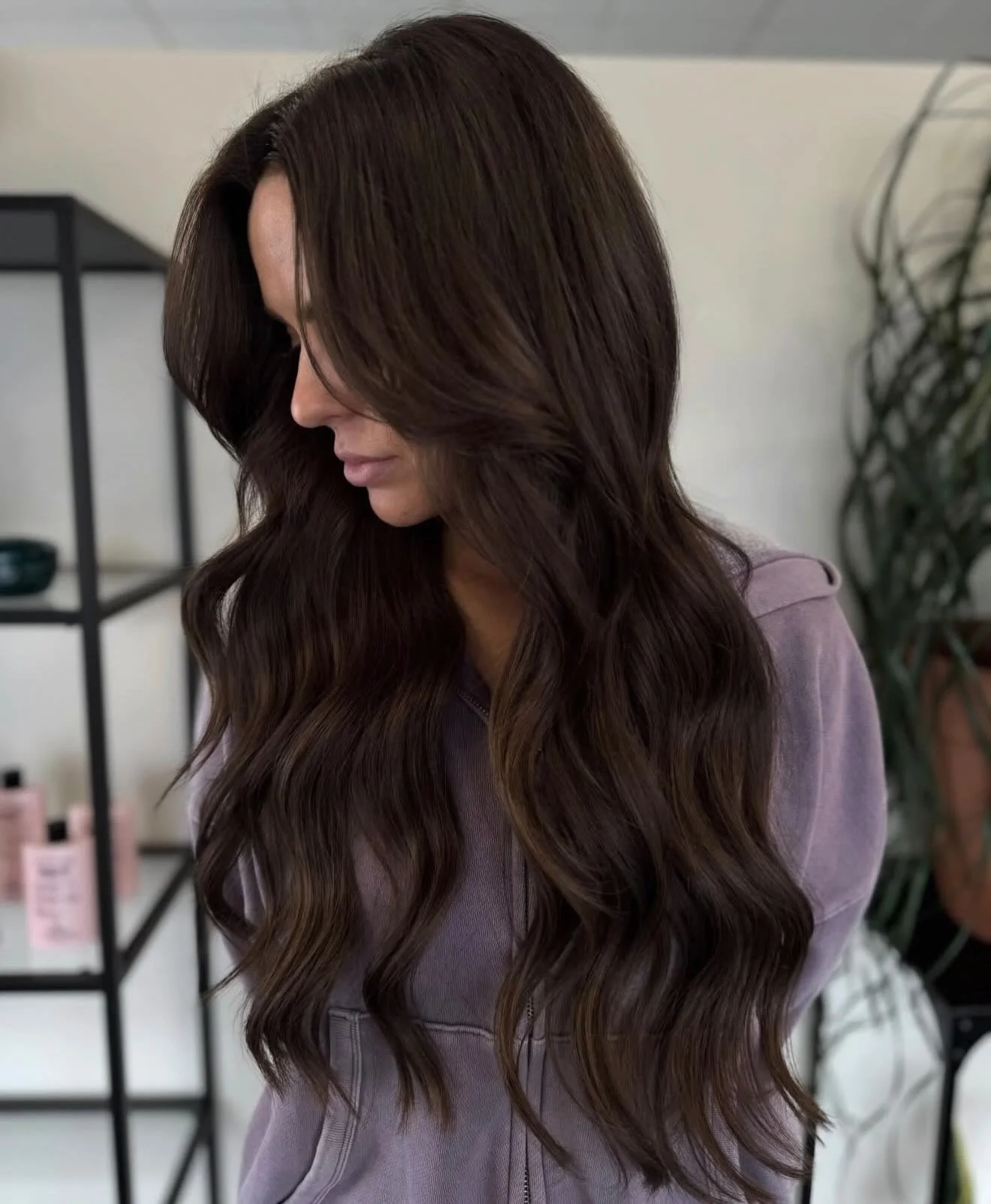 Did someone say RICH?! 👀✨

If you know, you know @_hairbydestiny_ has a thing for creating the dreamiest, most dimensional colors 🤎

Deep, lived-in brunettes? Obsessed.
Bright, blended blondes? She&rsquo;s got you.
Soft dimension or full transforma