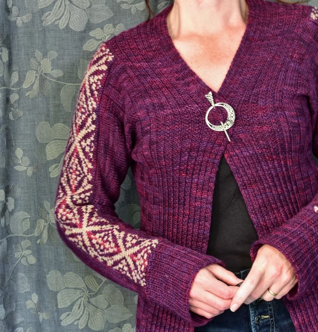 Speaking of cardigans...La Manche was a collaboration with @sweetpaprikadesigns in September 2021 for their special DK weight, Norwood. I can't believe it's been 3 years! I could have sworn it was only two years ago. So for 3 winters now I've worn th