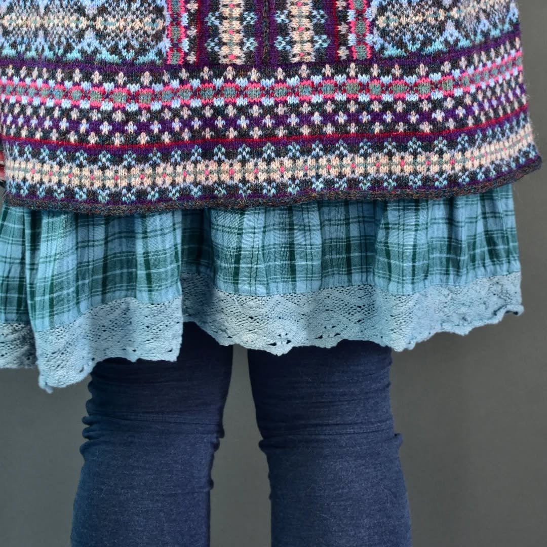 Next week brings Brigus! 💞❄️An addictive project using @jamiesonsofshetland Spindrift that I never wanted to end. Happy #fairislefriday and happy Friday in general! 💞
.
#happyfridayknitting #happyfriday #addictedtoknitting #knitwhatyoulove #pattern