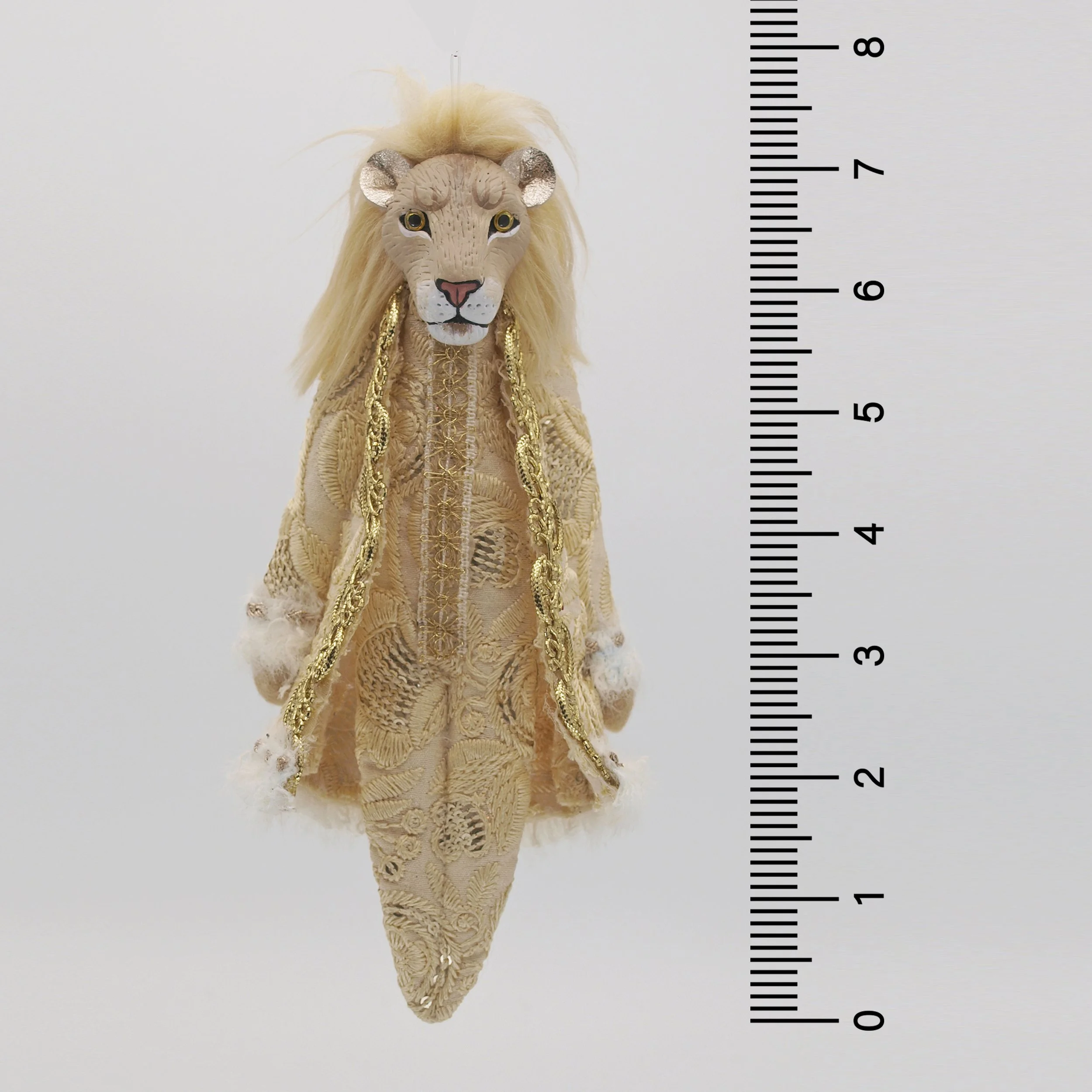 PaleLion_RULER_2062612.jpg