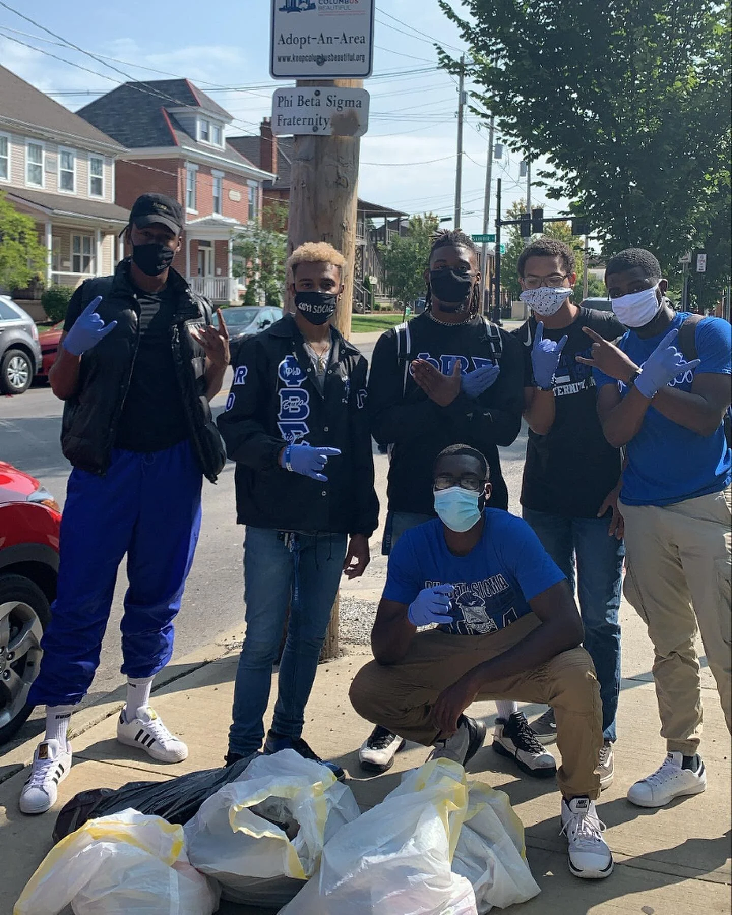 Street Clean Up with the Brothers of Delta Omicron on the street we own. A whole lot of Service and a whole lot of Brotherhood can equal a whole lot of fun even in the midst of a pandemic #wearamask 

S/o to @cowrldx visiting from Alabama State Unive