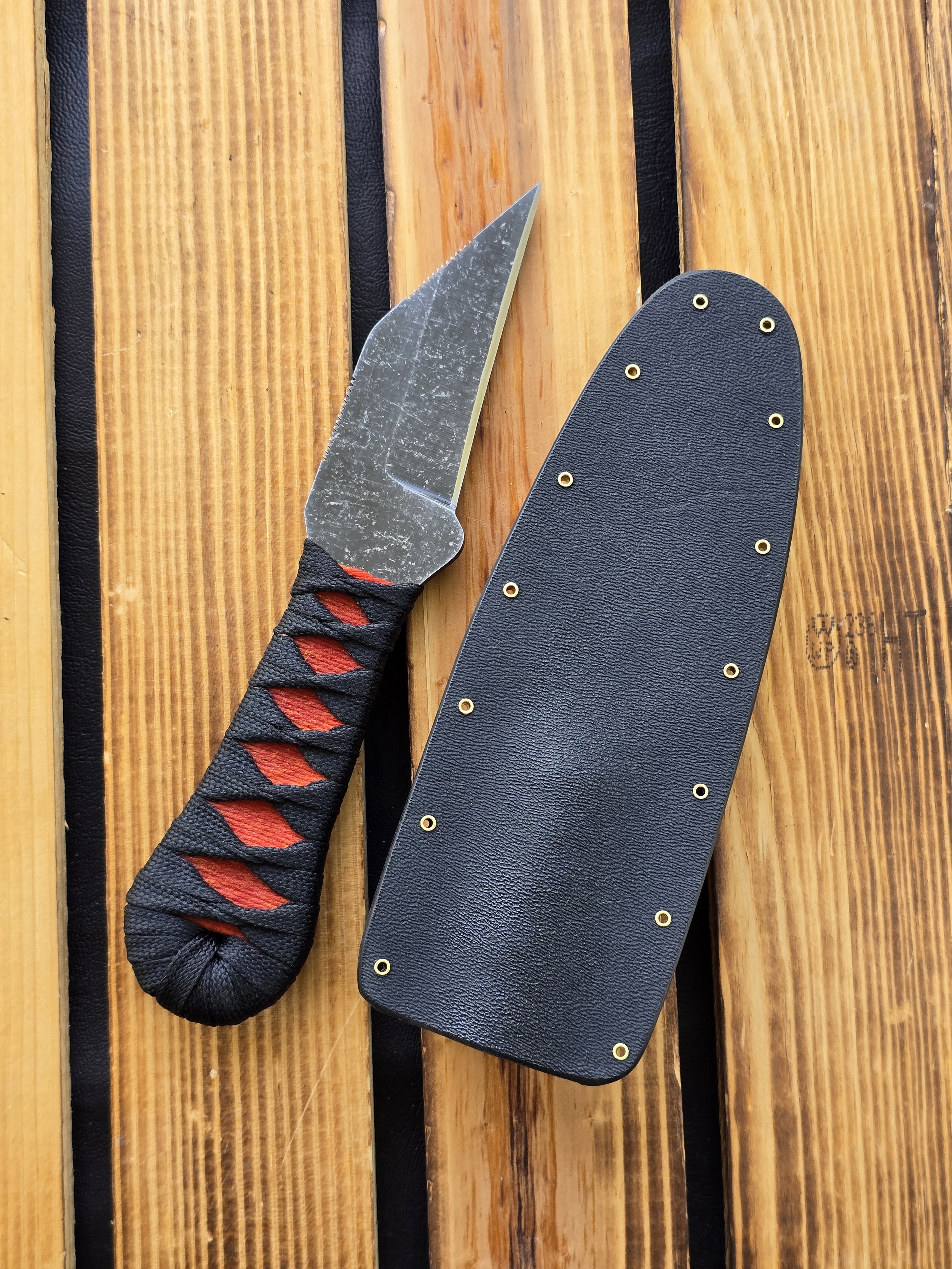 Erebus WrapBlkRd2.jpg