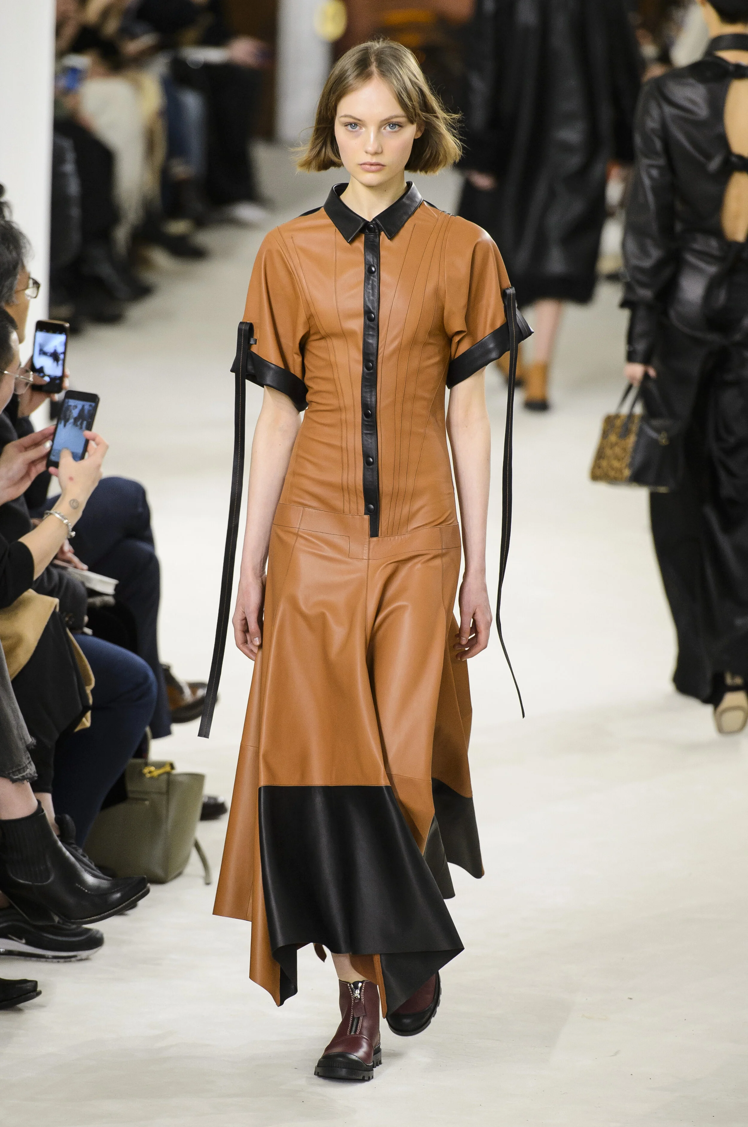 Loewe_loe_prs_aw18_129 copy.jpg