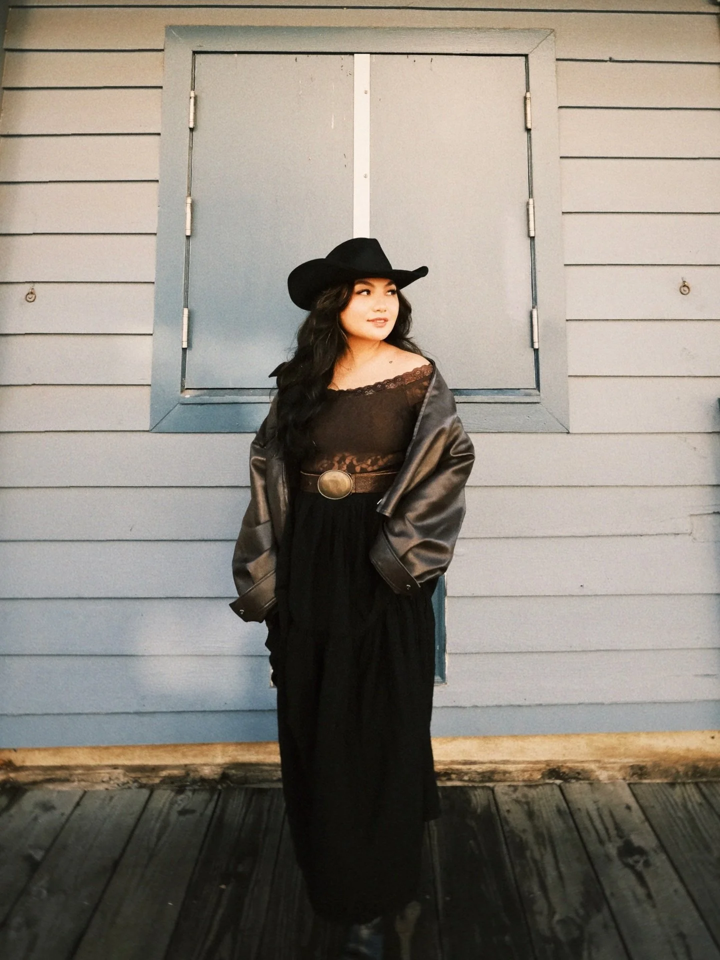 Nyob-howdy from your favorite cowgirl 🤠🐎