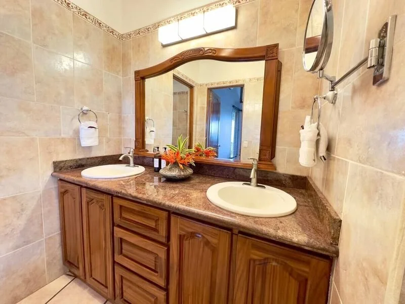 bathroomcosta.jpg