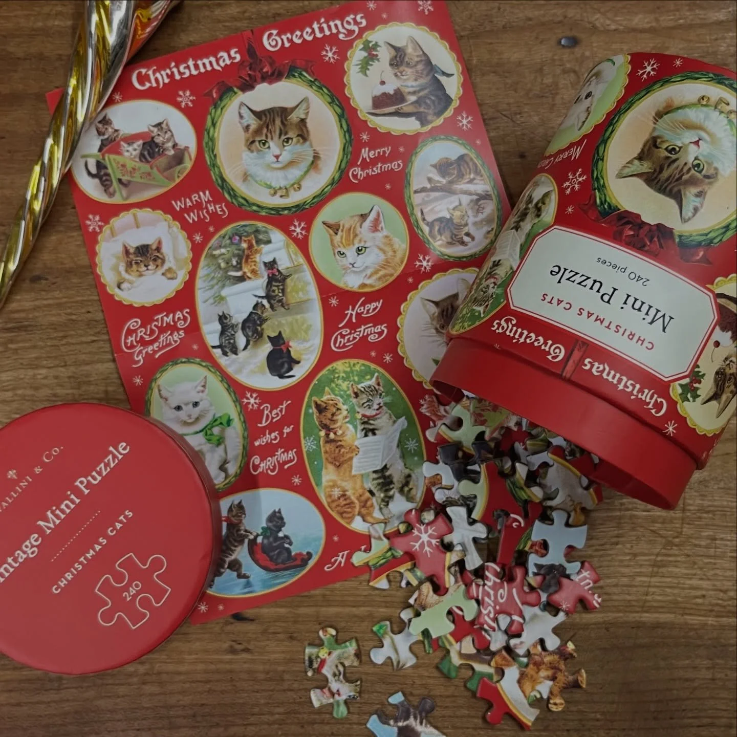 Making seasons bright(er) with our new Mini Christmas Puzzles! Stuff your stockings with two festive designs - Christmas Cats and Christmas Santa 🐱🎅🏽