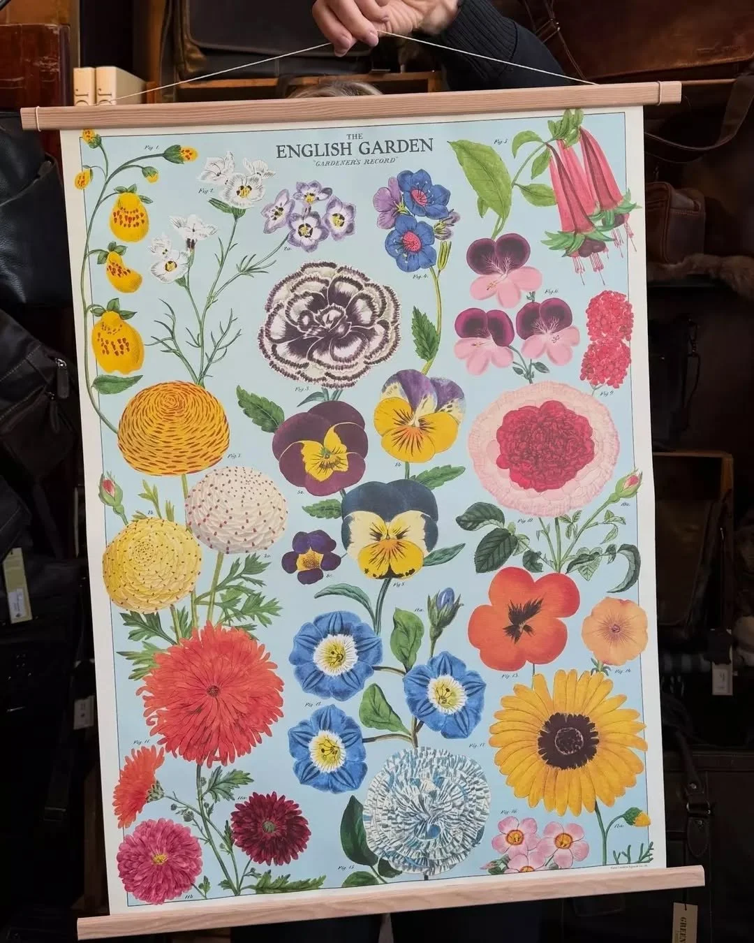 Giftwrap that's as pretty as the gift itself -- because your mom doesn't just deserve flowers this Mother's Day, she deserves the whole garden 💐 
📸: @cartolina.nelson