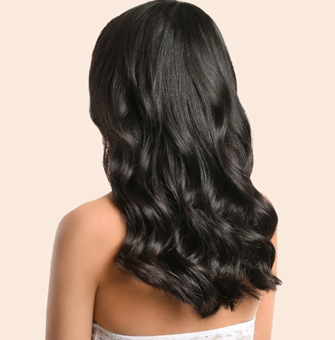 ✨ Rich browns, warm golds, deep mahogany&hellip; every shade shines with Color &amp; Soin.
The secret? Playing with tones and reflections to create your perfect finish.

Want to brighten your brown or chestnut just a touch?
🌟 Add warm highlights for