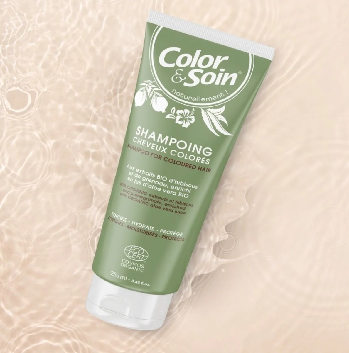 Cleanses, strengthens and deeply moisturises coloured hair, while holding the hair dye. Hair becomes instantly soft, shiny and delicately perfumed. 

🌱 Made with 97.6% of ingredients of natural origin, including 18.1% of ingredients from organic far