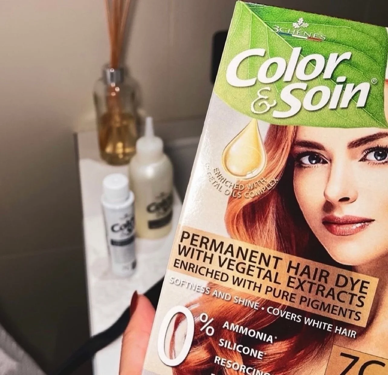 At-home colour, done right 🌿✨

Color &amp; Soin makes it easy to achieve rich, natural colour while caring for your hair.
With plant-based extracts and 0% ammonia, your hair is left feeling soft, shiny and healthy.

Because great colour should feel 