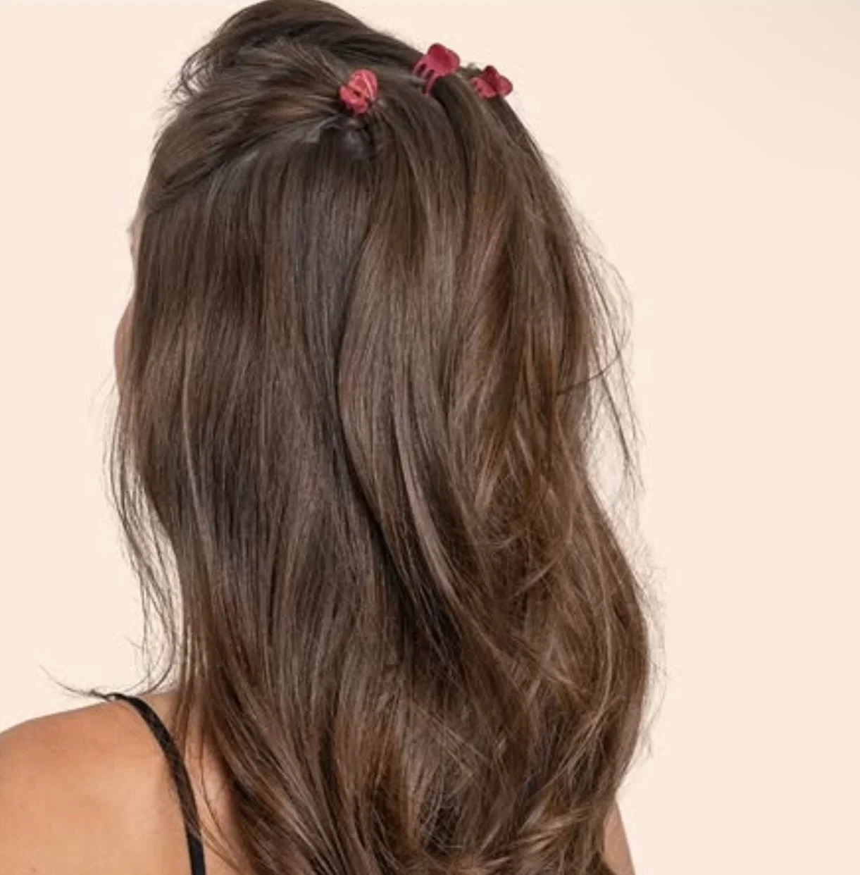 ✨ Rich. Warm. Timeless. ✨

5G brings beautiful golden warmth to brunette tones, creating a soft, natural-looking colour with plenty of shine. Perfect for adding depth, radiance and that healthy hair glow. 🤎

Because great colour should look as good 