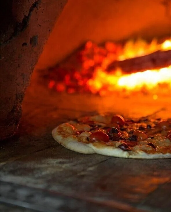 Woodfire pizza oven in action