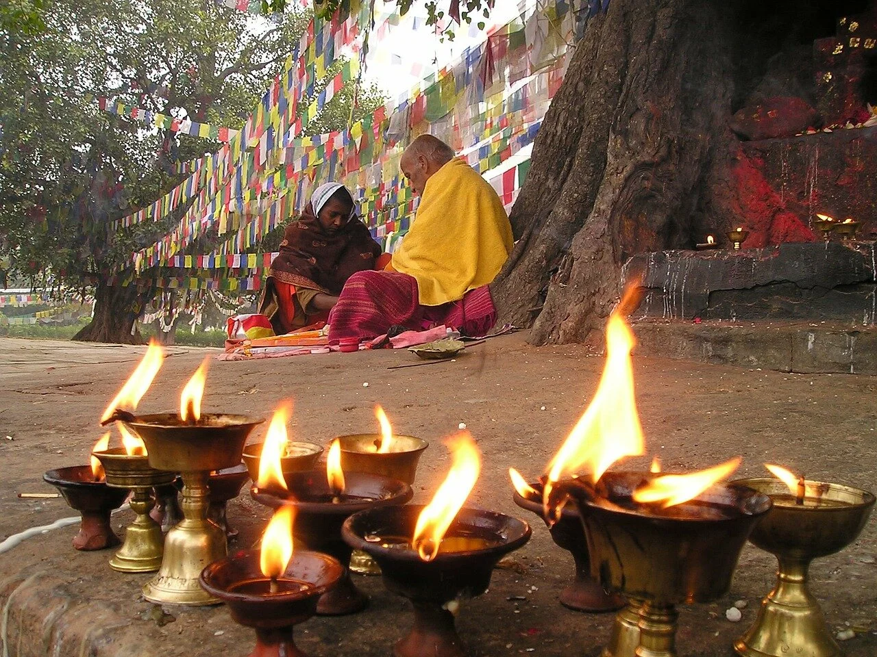 prayer-flags-377_1280.jpg