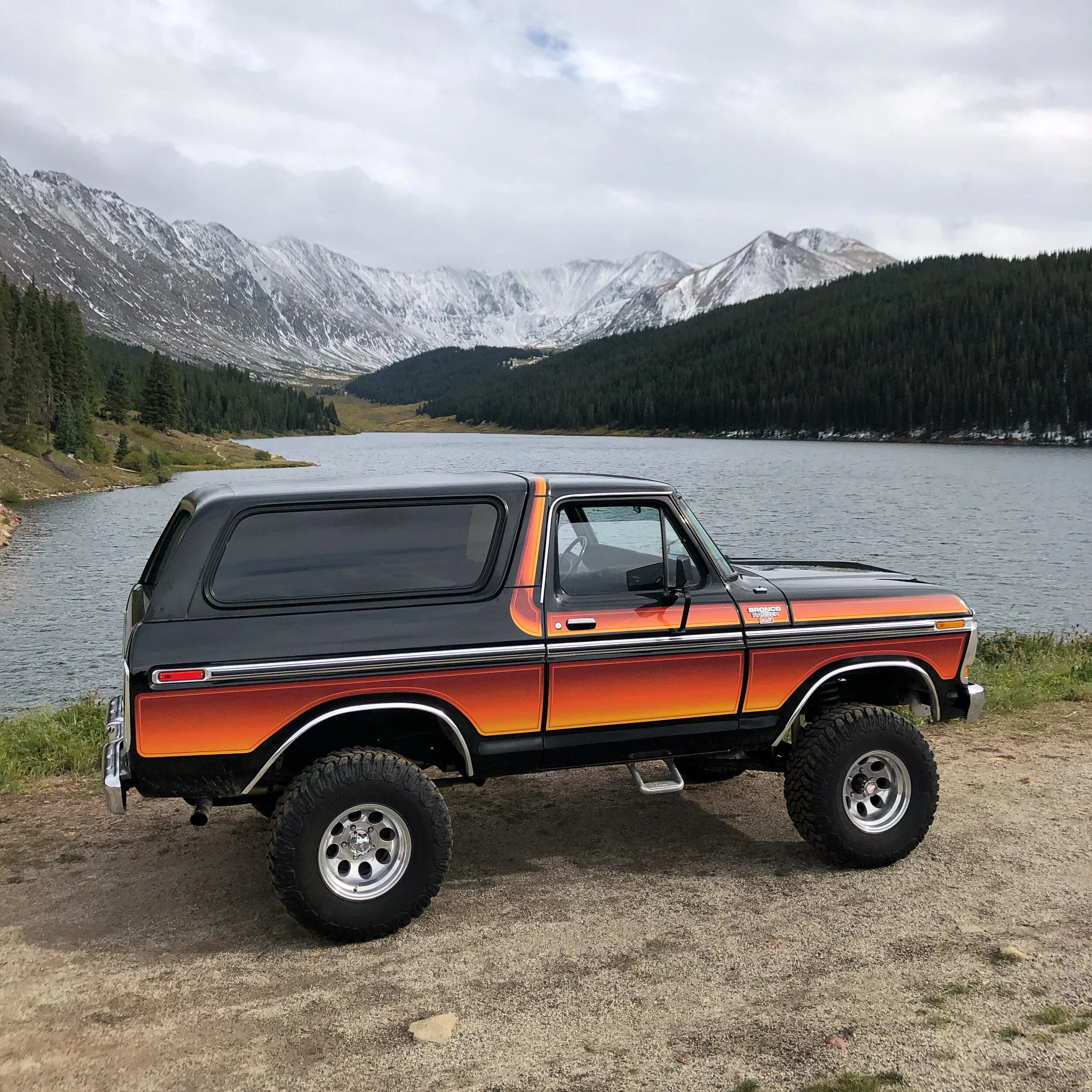 1979 Ford Bronco Ranger XLT Free Wheeling Stripe Kit – Chromatic Retro Graphic By Phoenix Graphix