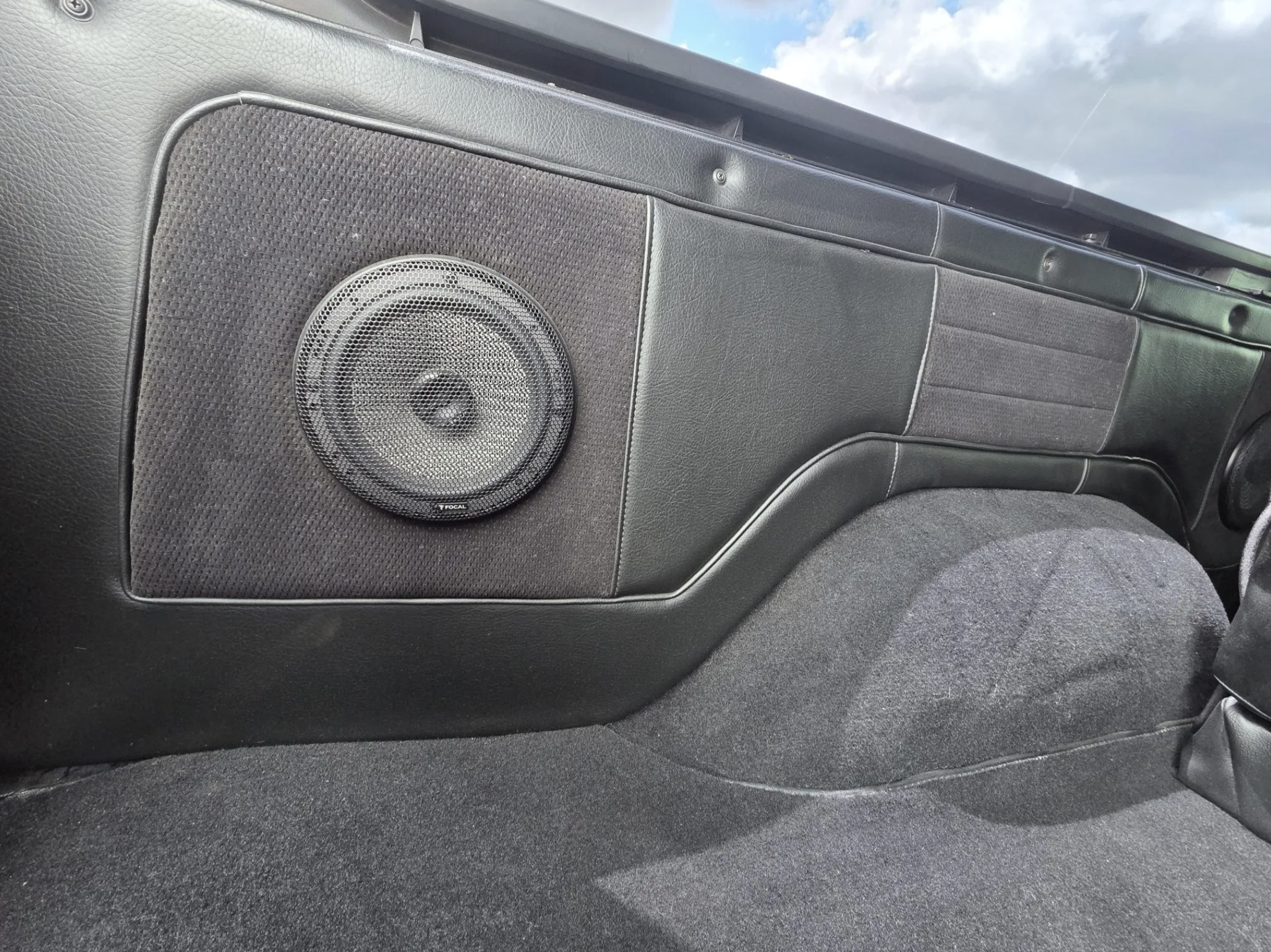 1978.Bronco.rear.panel.png