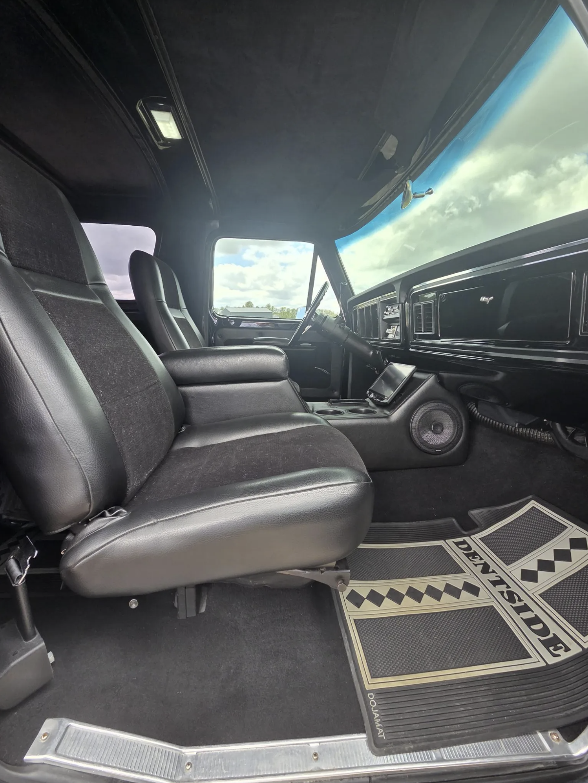 1978.Bronco.interior.png