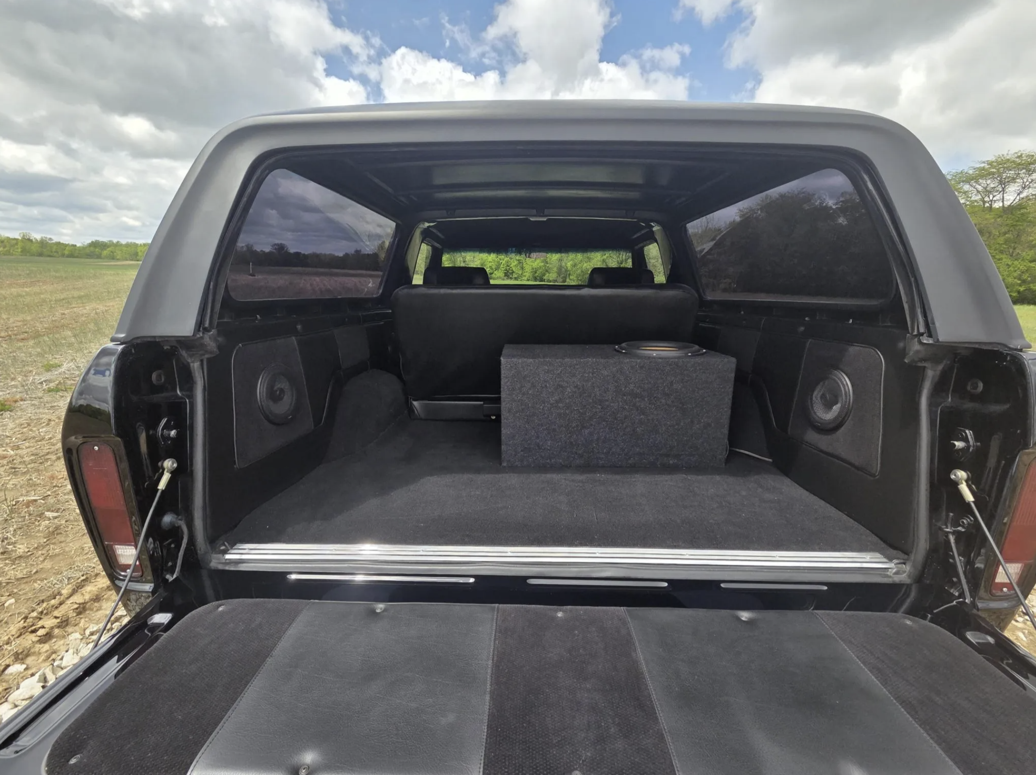 1978.Bronco.cargo.area.png