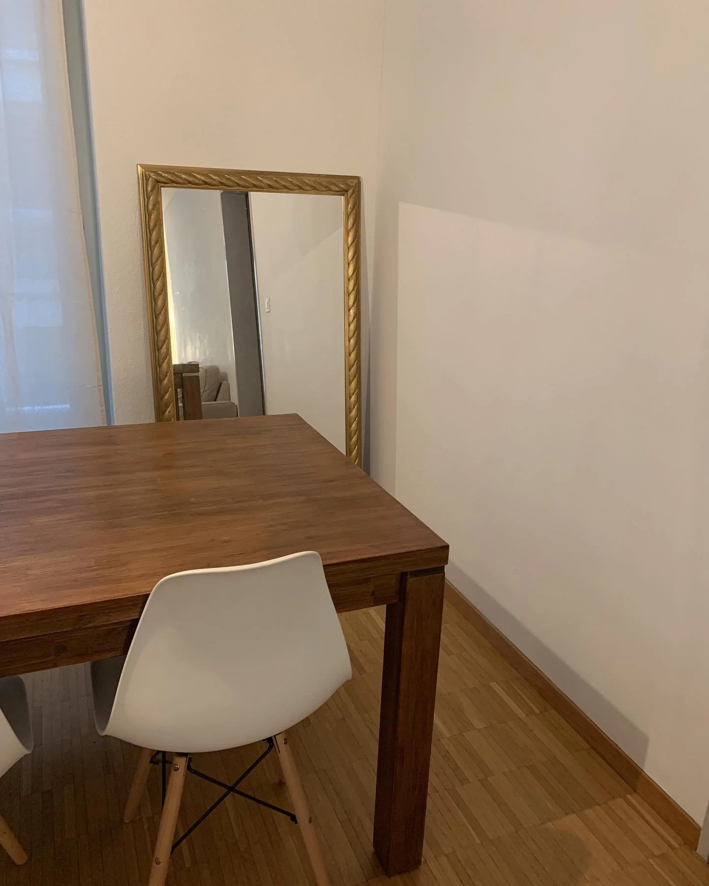 gratis tisch vo @facebookmarketplace wo chli en glow up becho hed 🎨 spiegel hani &uuml;bercho vo de liebe @aisha_thur 🥰

#secondhandstyleswitzerland #secondhand #secondhandinterior #table #mirror #diy