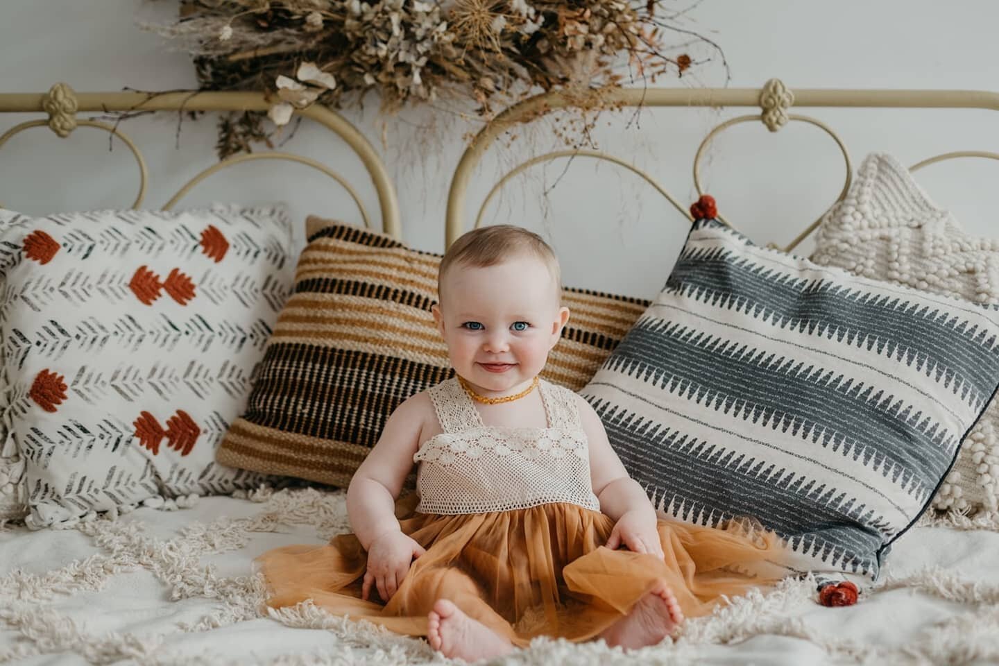 &quot;The best feeling in the world is knowing that you are the one who made your baby smile&quot;
&deg;
&deg;
&deg;
#photosbyannie #firstbirthday @mochlannbeag