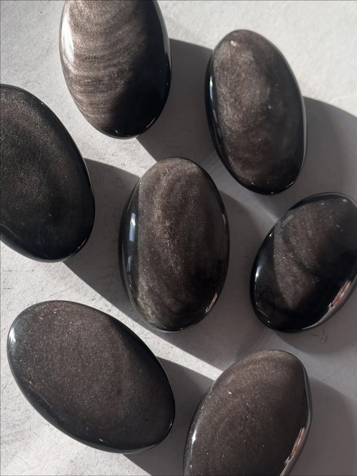 The flashiest Silver Sheen Obsidian mermaid tails and palm stones! We can stare at them all day. 🤩 Available Monday, 8/22 at 5pm PST