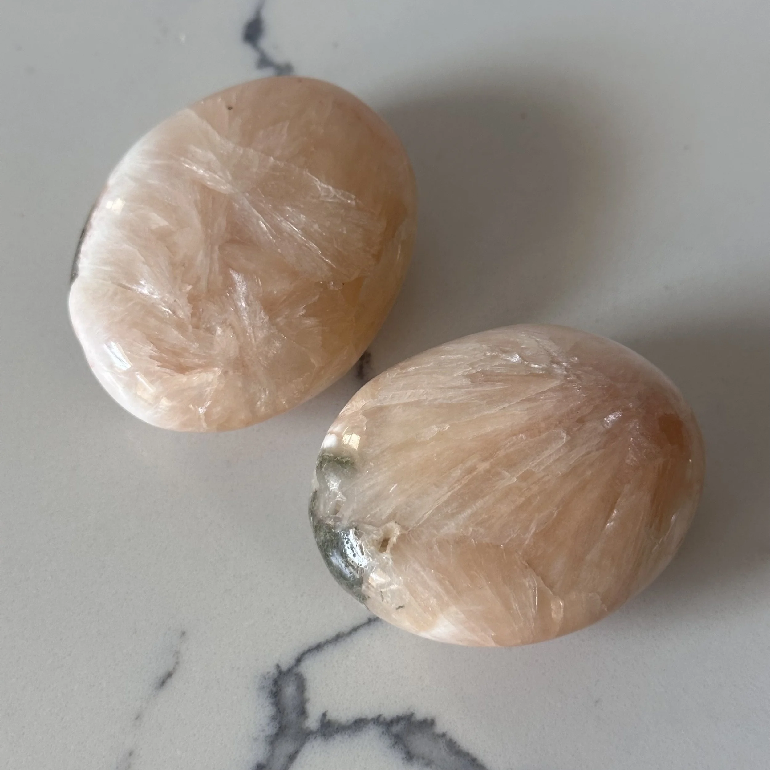Stilbite Palm Stone