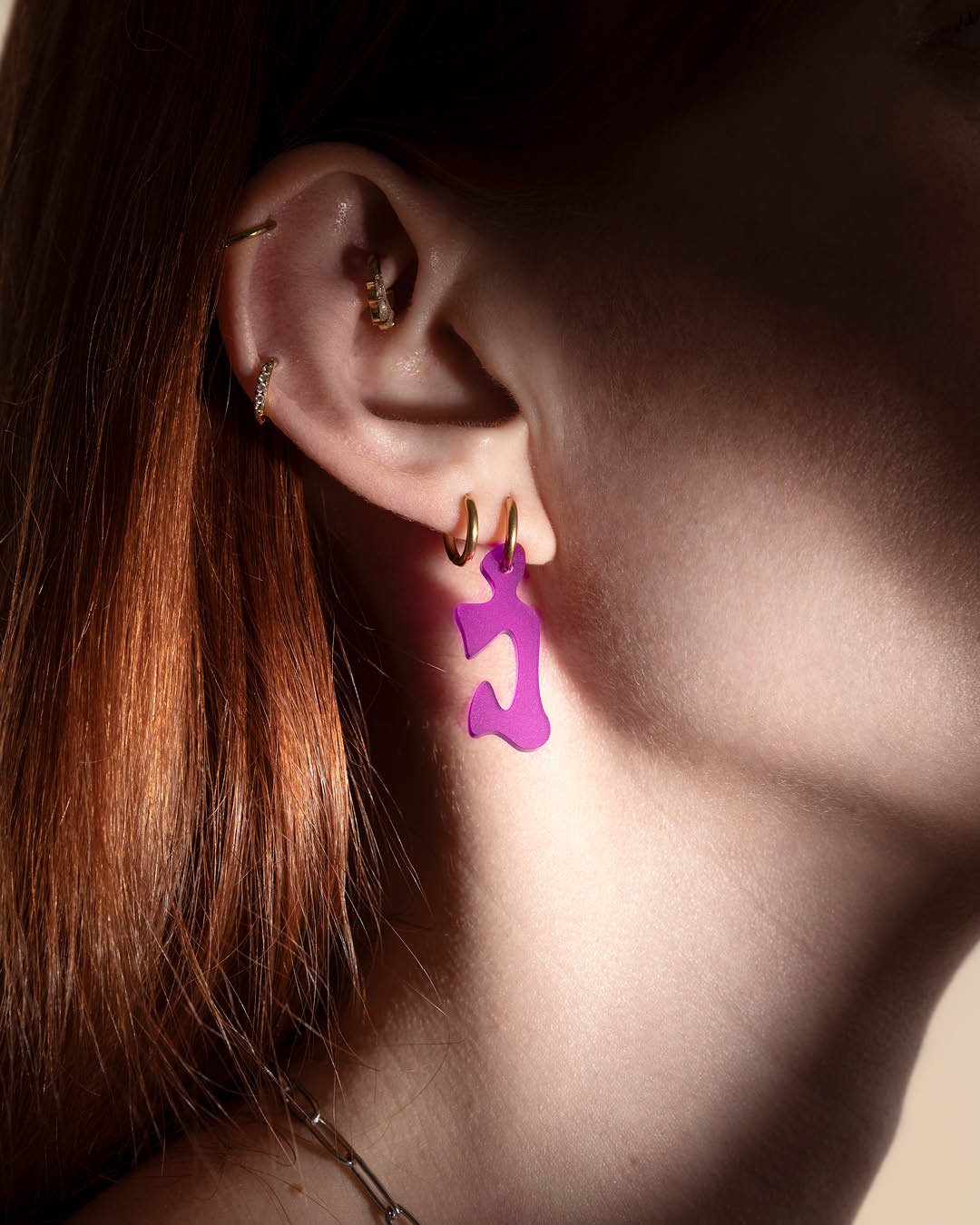 We have added some small earrings to our collection. Great to mix and match or layer with extra jewelry.

Talent: @meghanvanlil 
Photographer: @annieksnoeijs 
Art Direction &amp; Styling: @odine.isa @sanne_bouman 

#ossistudio #prettyinpink #sustaina