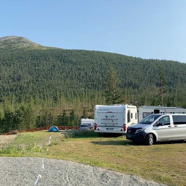God camping stemning 🤩
. + 26 i skyggen om dagen + 8 grader om natta👍🏻
.
.
.
.
.
.
#randsverkcamping #randsverk #camping #caravan #norgesferie #bobil #v&aring;g&aring; #visitv&aring;g&aring; #innlandet #campingnorge #campingportalen #fjellferie #b