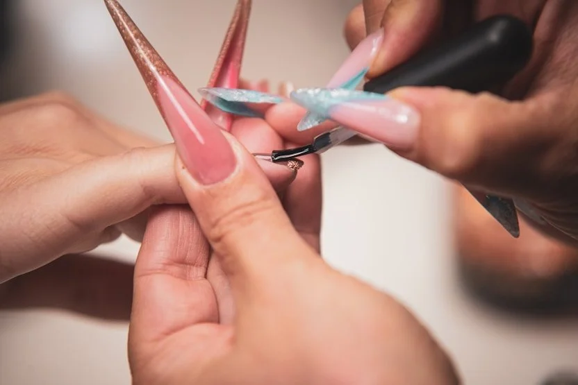 How to Choose the Right Gel Service