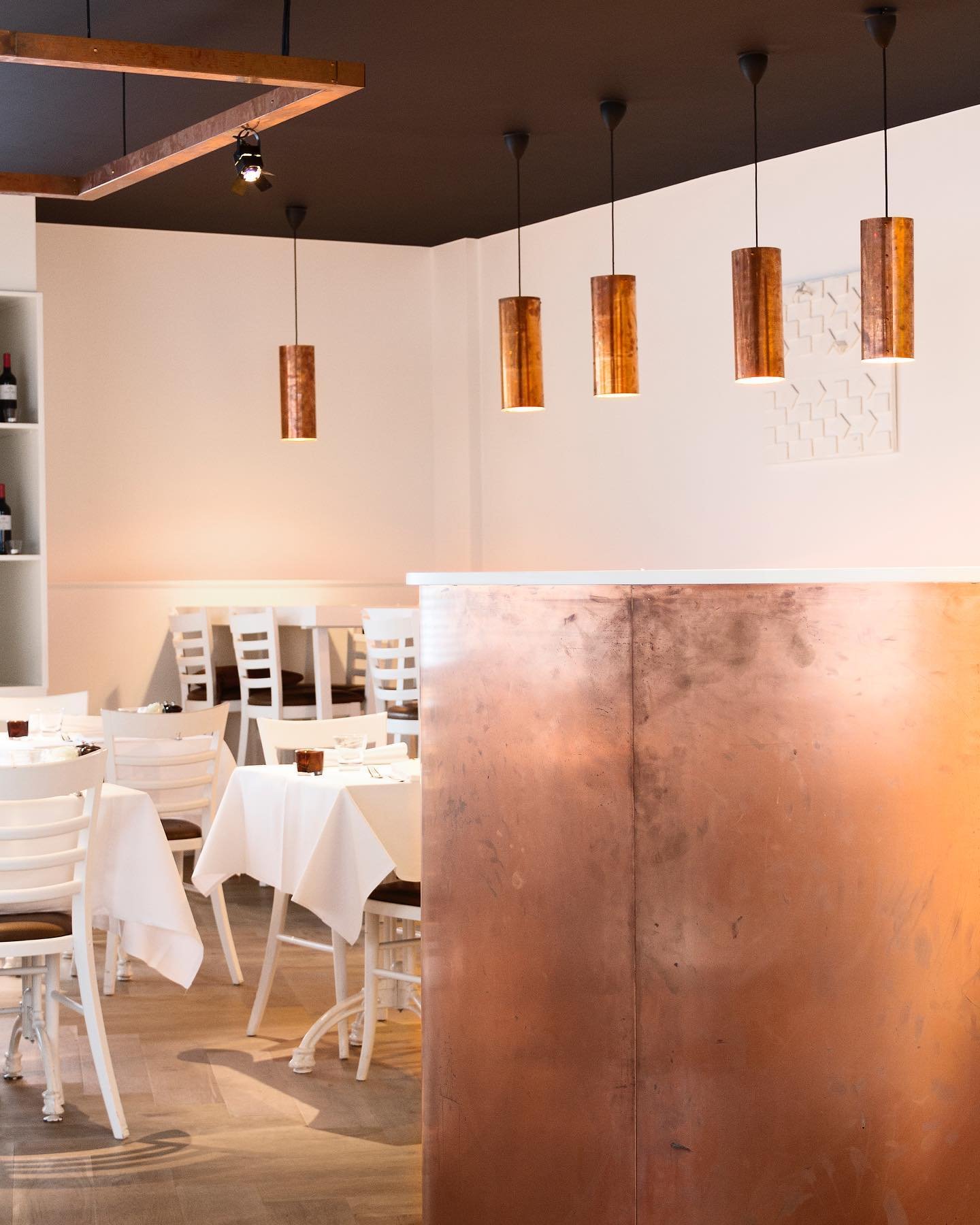 Happy Friday, Enjoy the weekend ! 🤎
.
.
.
#viazarchitecten #viazarchitects #authenticity #interior
#interiordesign #totalproject #materialhunting
#pure #honestmaterials #lighting #copper
#restaurant #bar #craftmanship