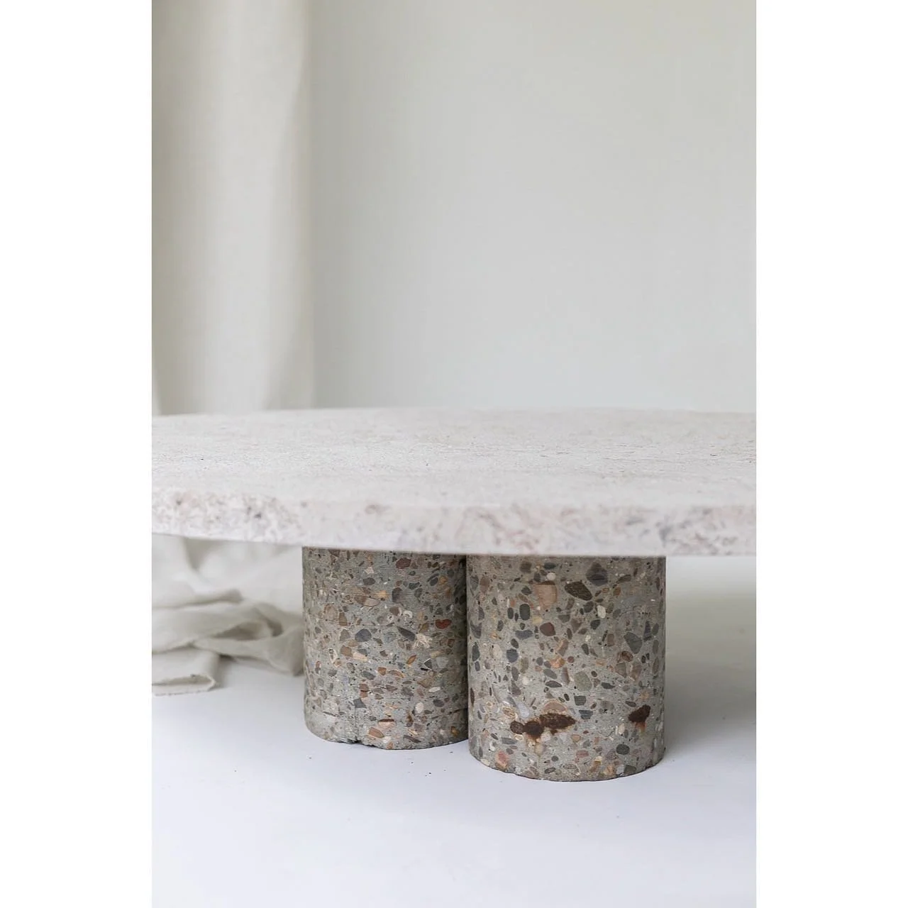 MILA
Een salontafel met recycled betonnen consoles. Een ontwerp van VIAZ by @papillonbyb voor @studioozart.
.
PM voor meer info