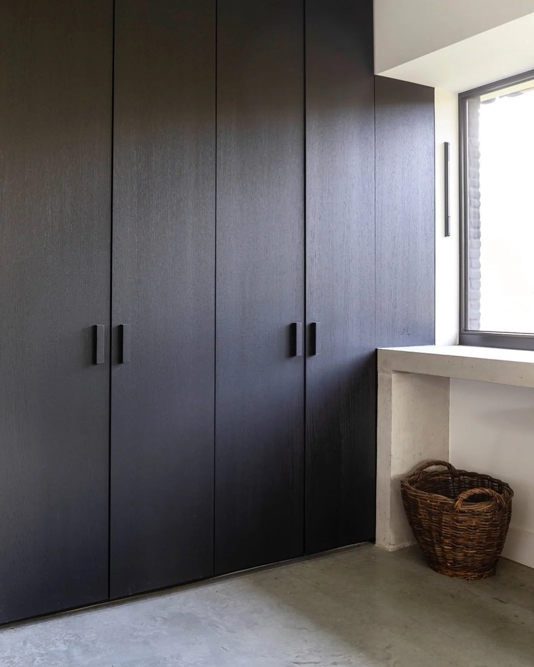 Make it Timeless &hellip; 
Black, White &amp; Concrete &hellip;
.
.
.
#viazarchitecten #viazarchitects #authenticity #interior
#interiordesign #totalproject  #timelessinteriors #puredesign
#silentliving #neutraltones #timelessinteriors #cozy 
#pure #