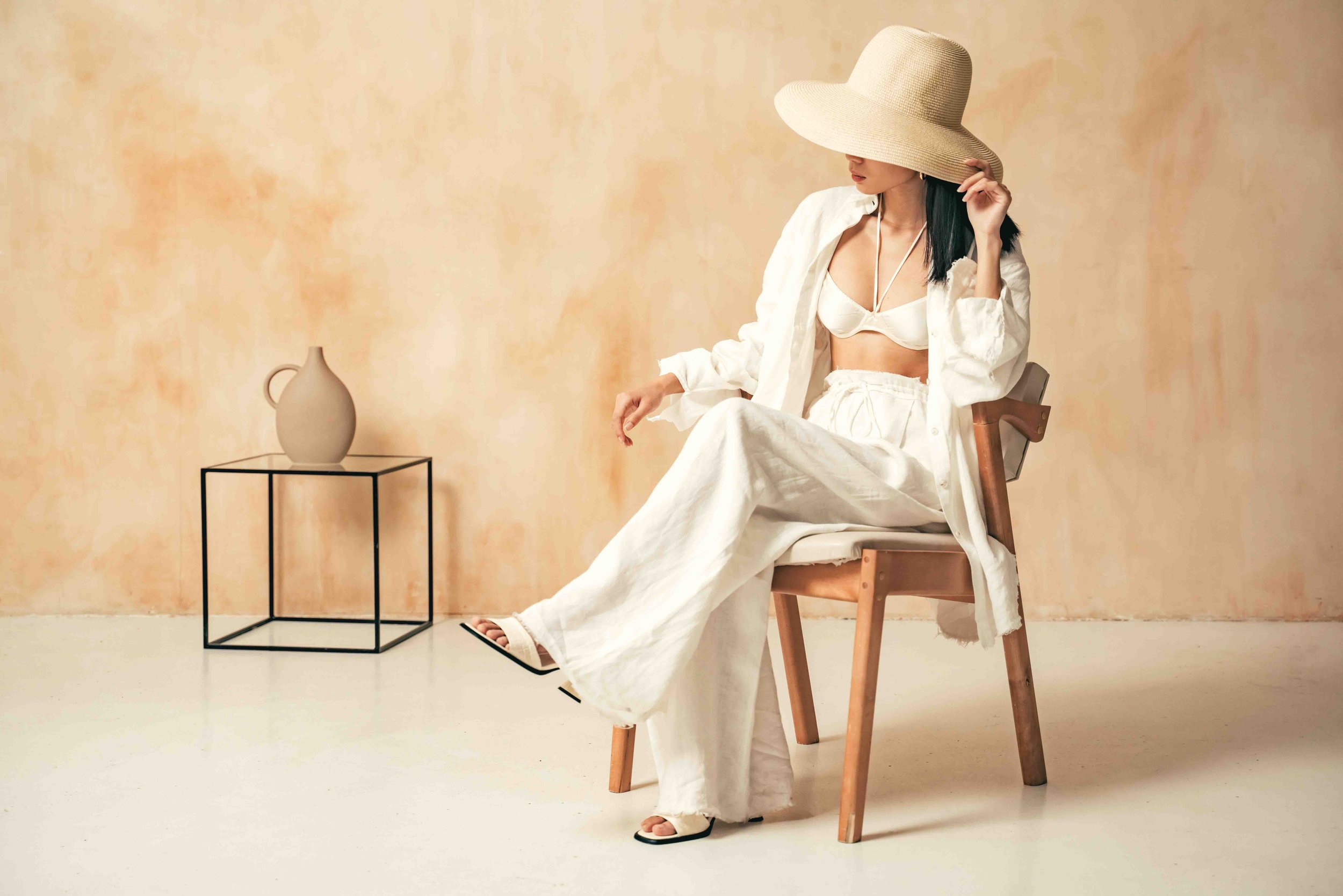 unrecognizable-luxurious-lady-on-chair-in-hat-sitt-2023-01-06-11-05-05-utc.jpg