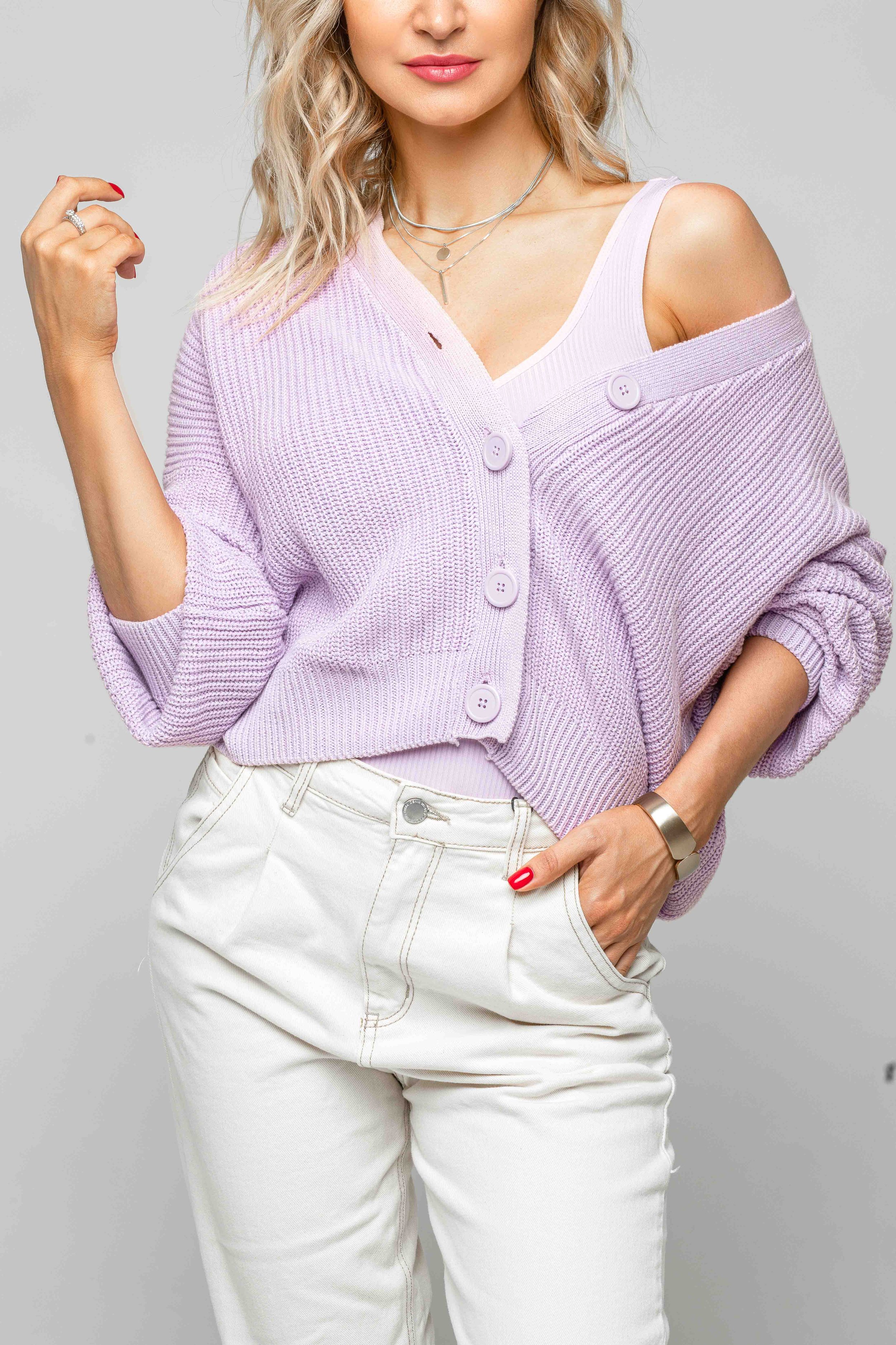 handsome-young-woman-poses-for-the-camera-in-blous-2021-09-03-06-34-58-utc-2.jpg